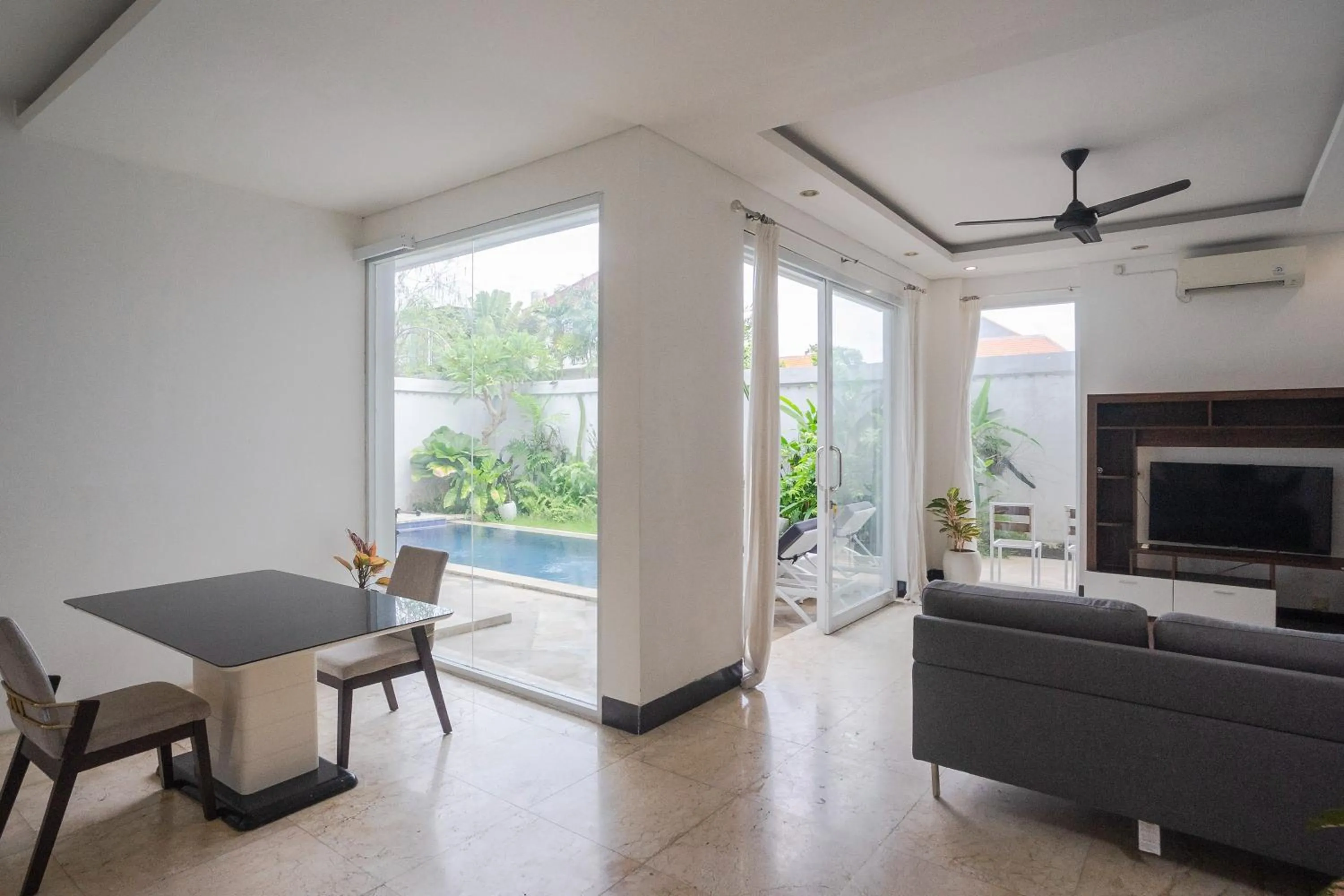 Communal lounge/ TV room in Villa Blue Margarita Canggu