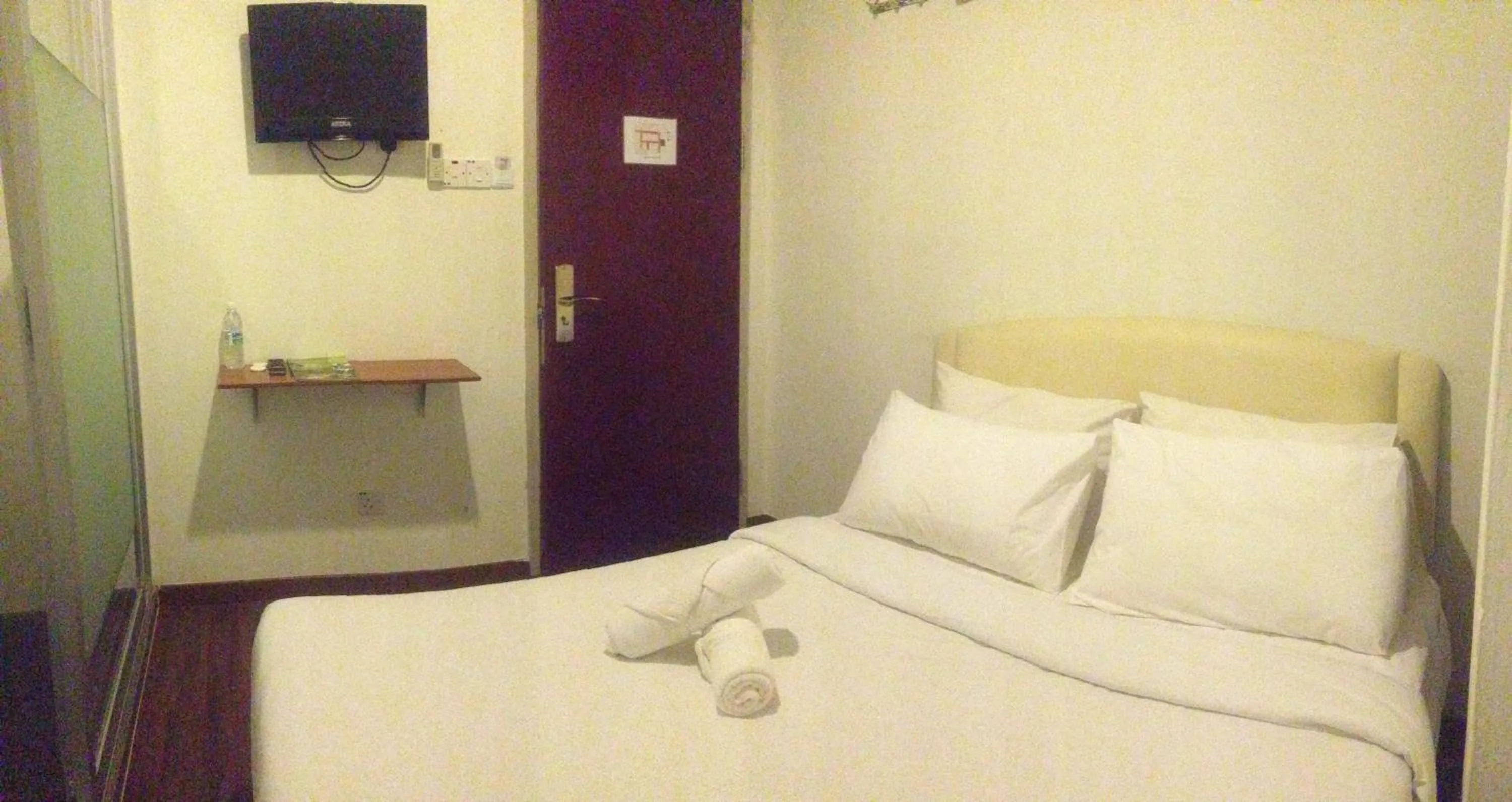 Bedroom, Bed in Woodpecker Lodge, Kuching