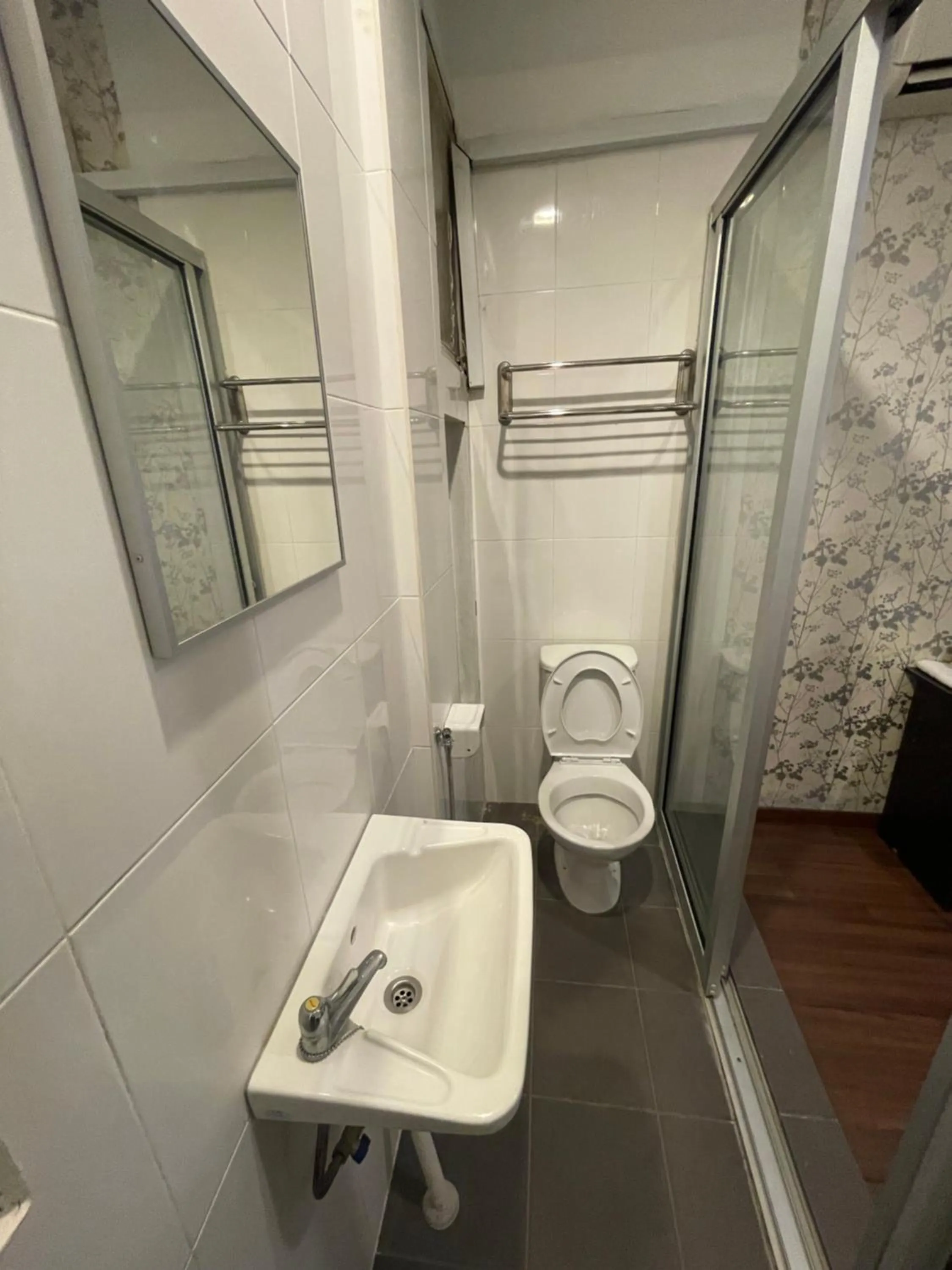 Toilet in Woodpecker Lodge, Kuching