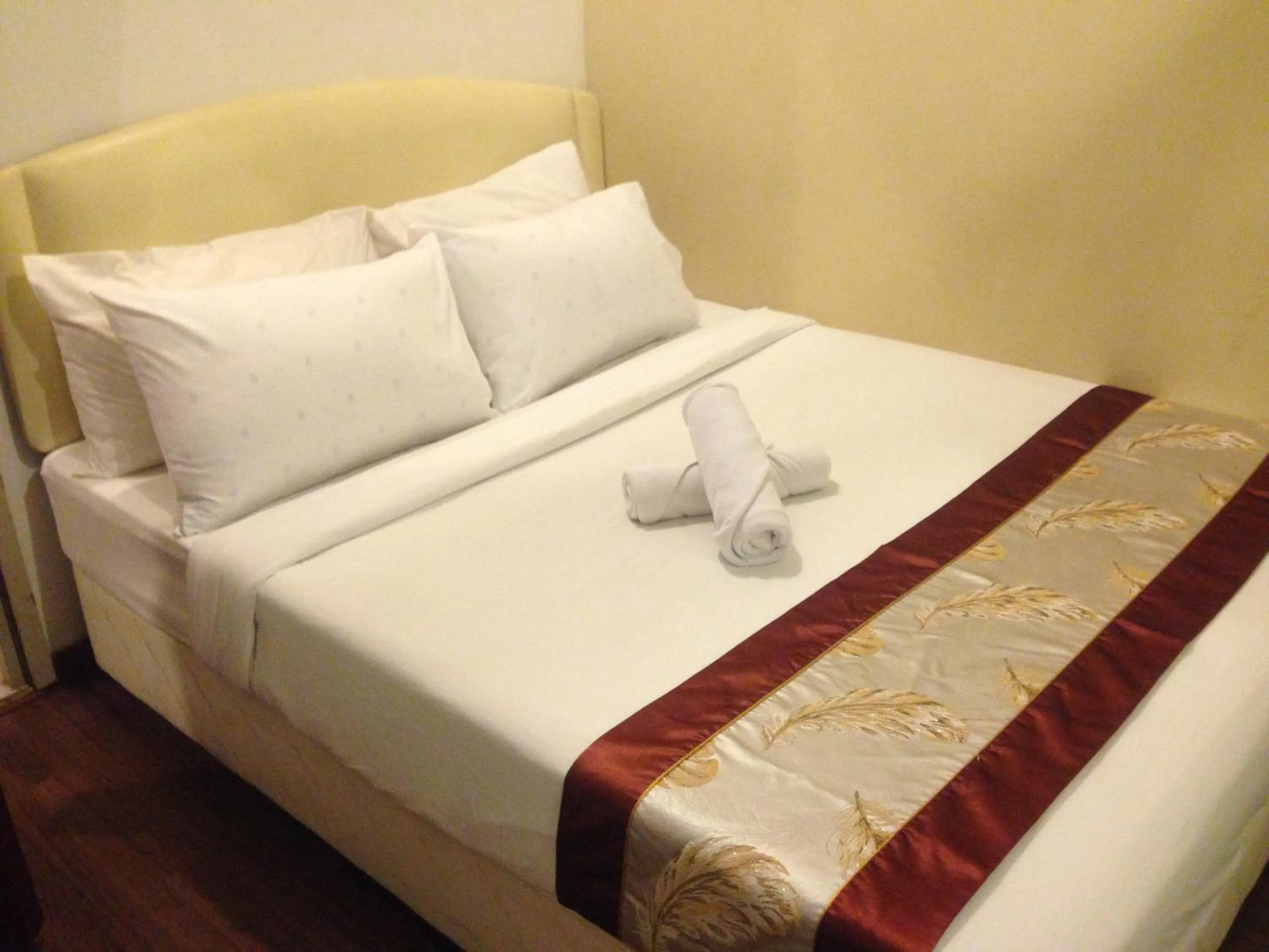 Photo of the whole room, Bed in Woodpecker Lodge, Kuching