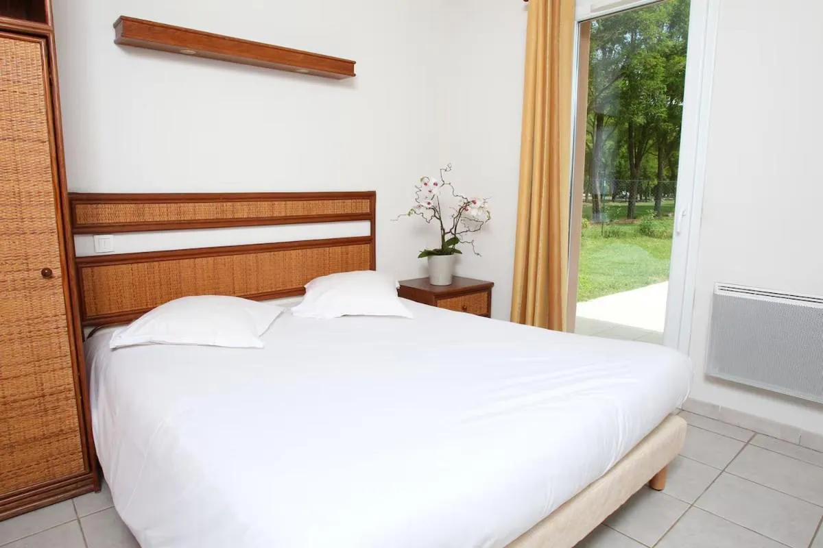 Bedroom, Bed in Domaine d'Agrippa Valence