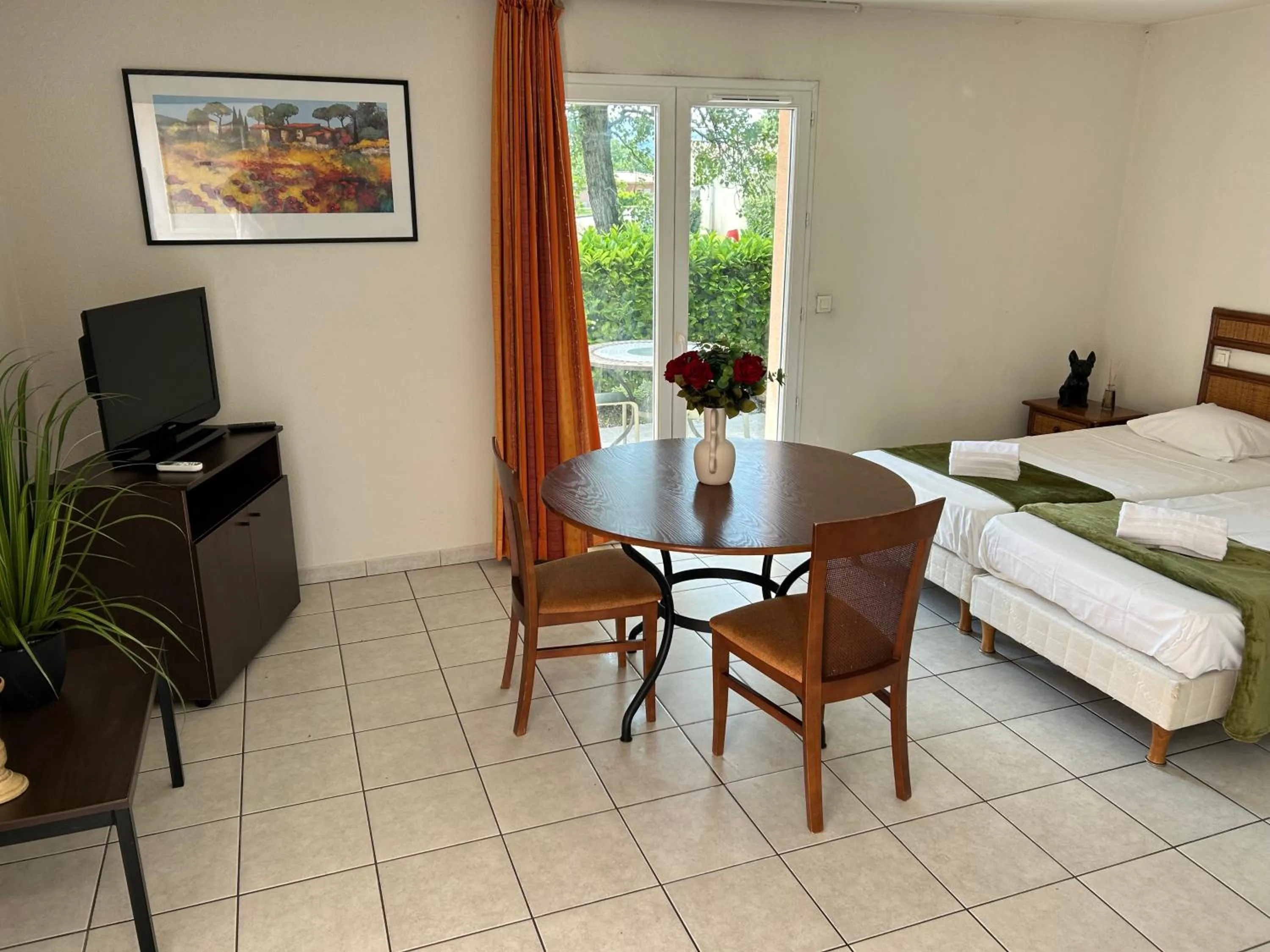 Photo of the whole room, Bed in Domaine d'Agrippa Valence