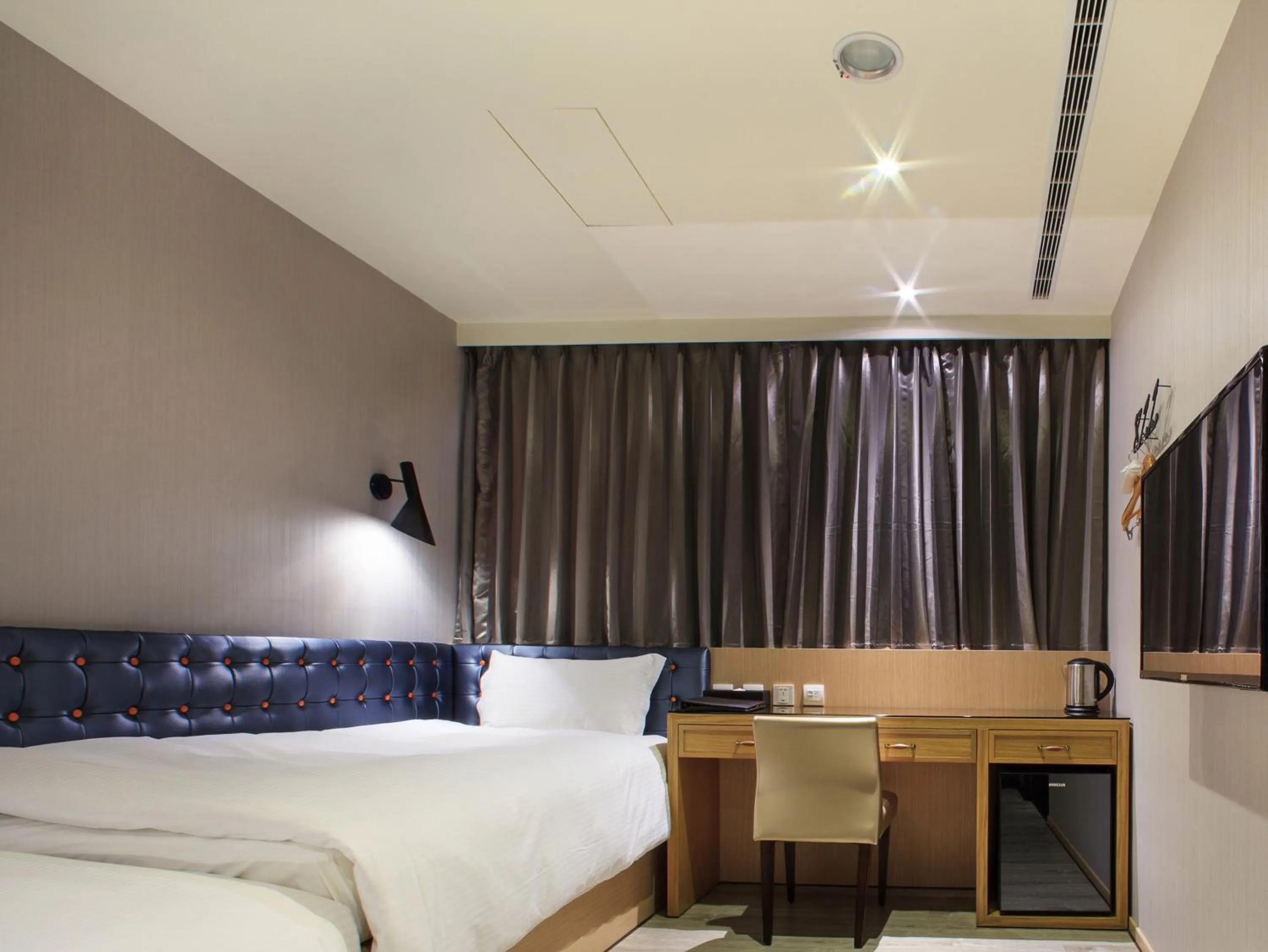 Photo of the whole room, Bed in Stay Hotel - Taichung Yizhong