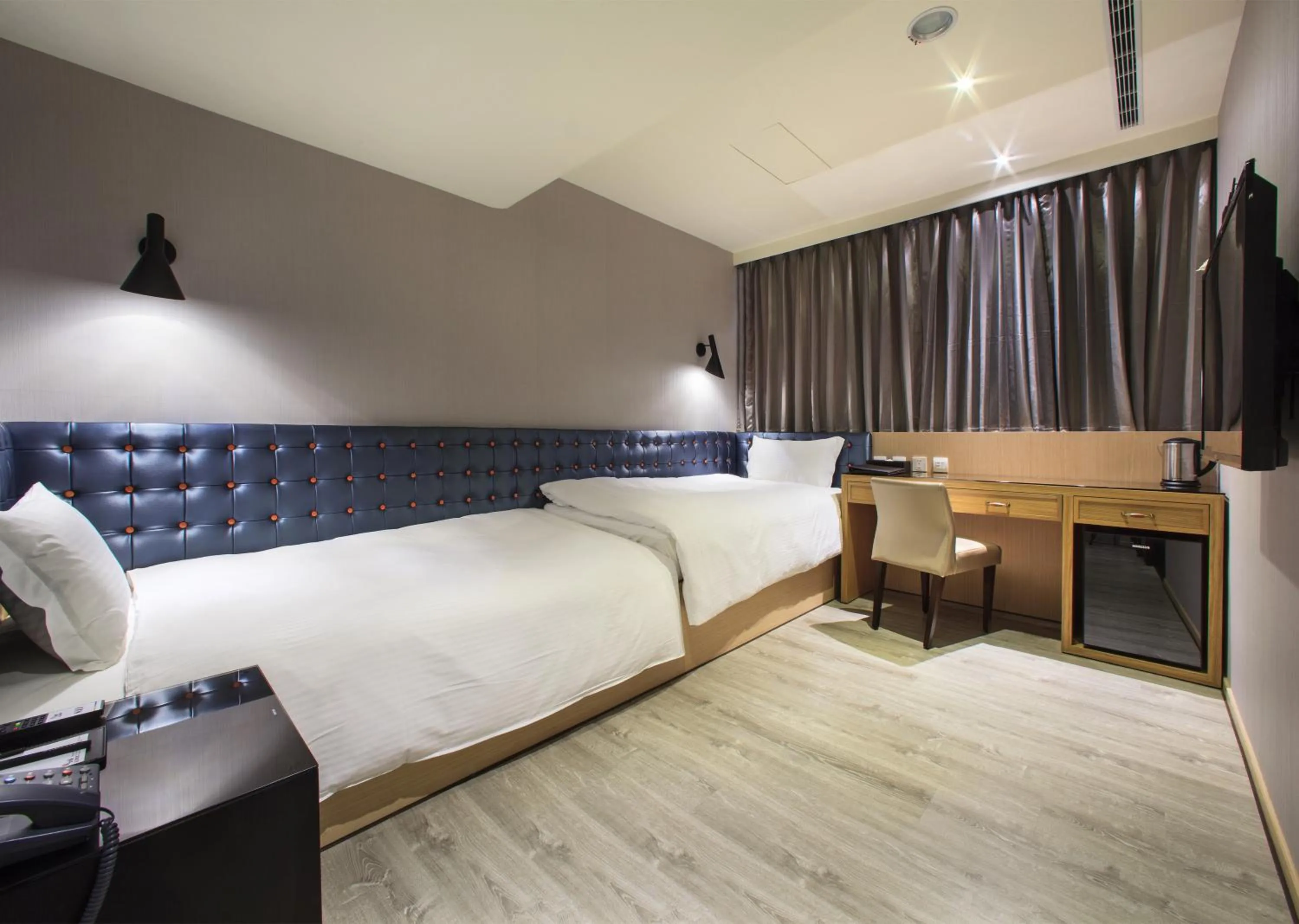 Photo of the whole room, Bed in Stay Hotel - Taichung Yizhong