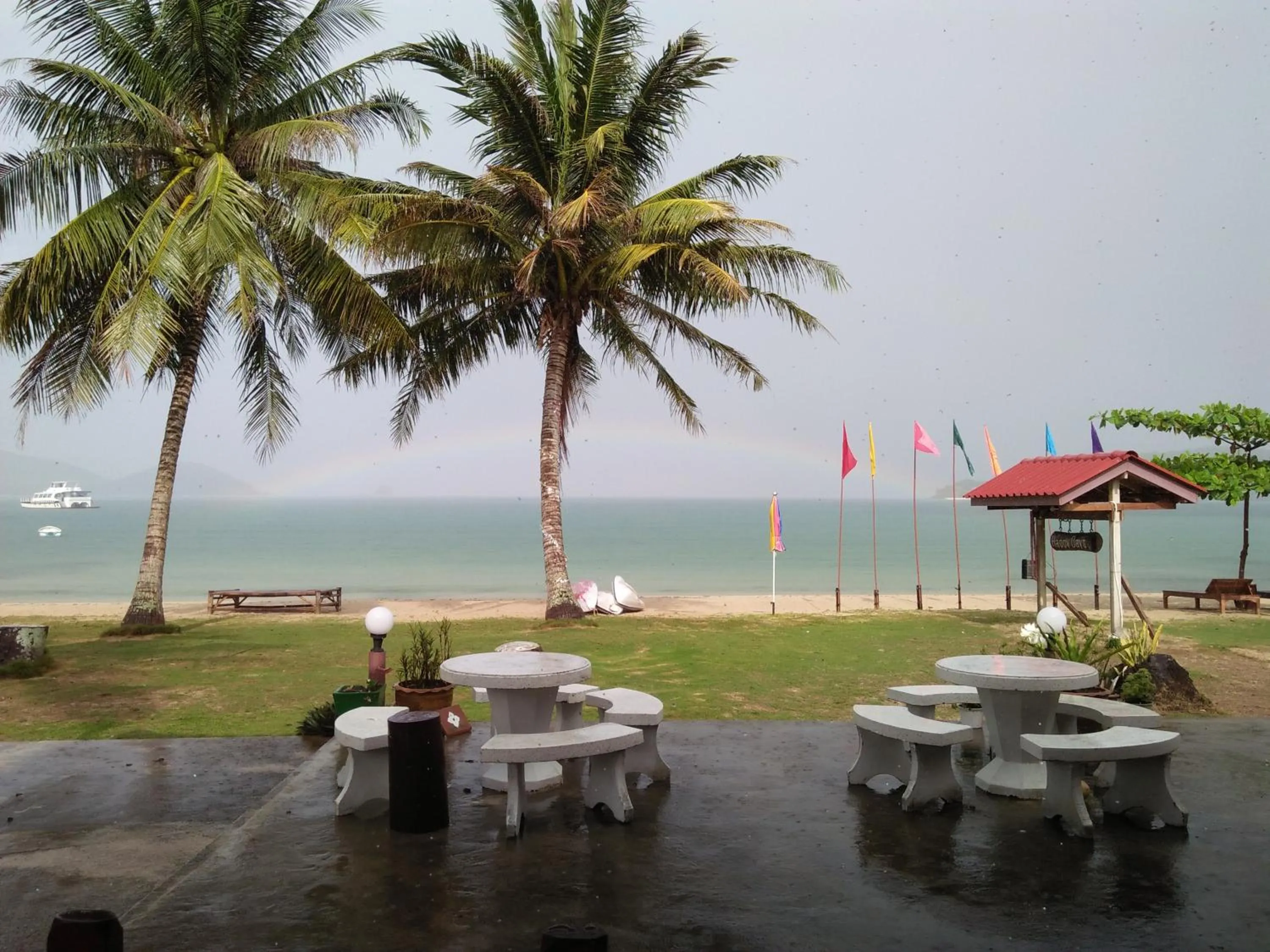 Restaurant/places to eat in Happy Days Resort