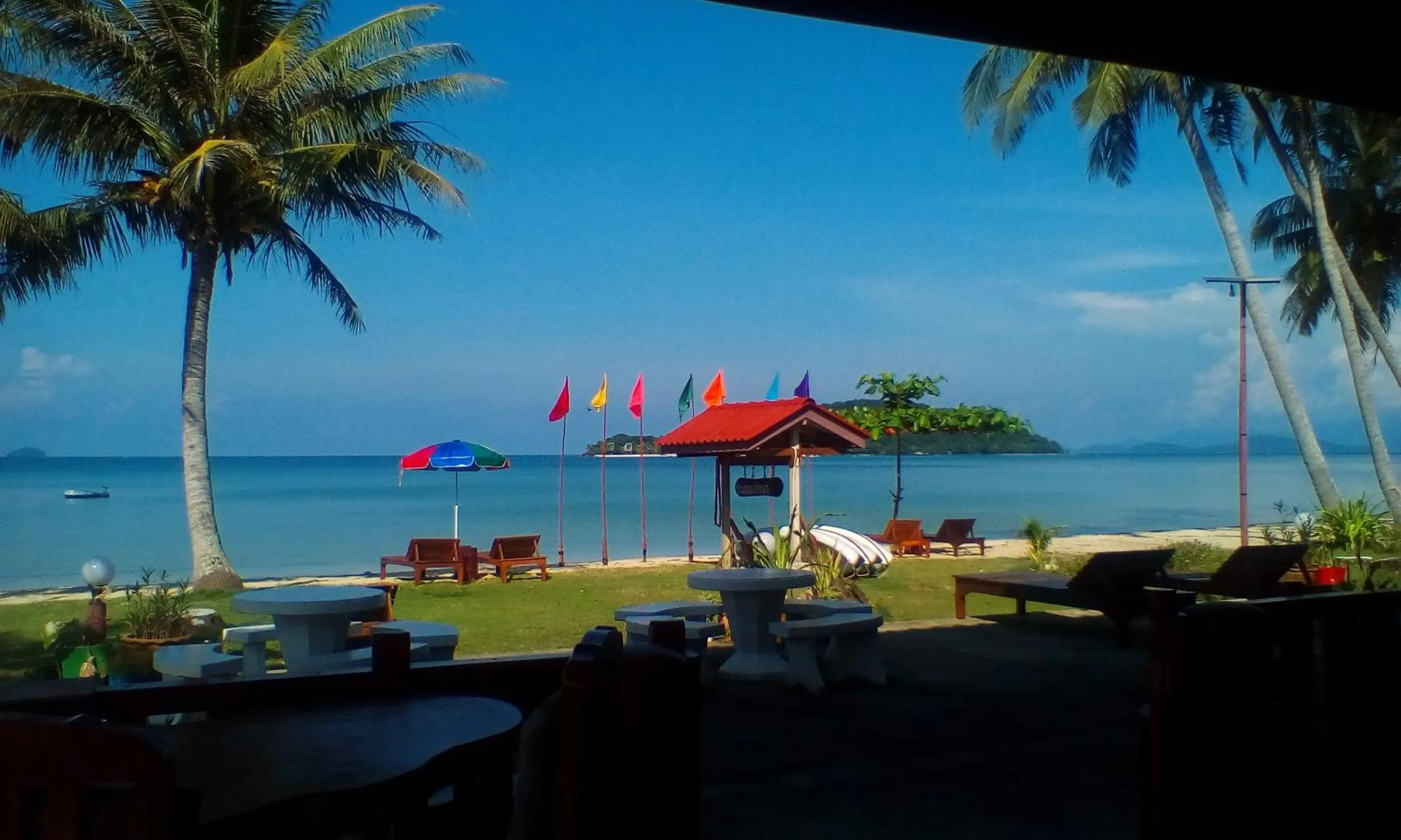 Restaurant/places to eat in Happy Days Resort