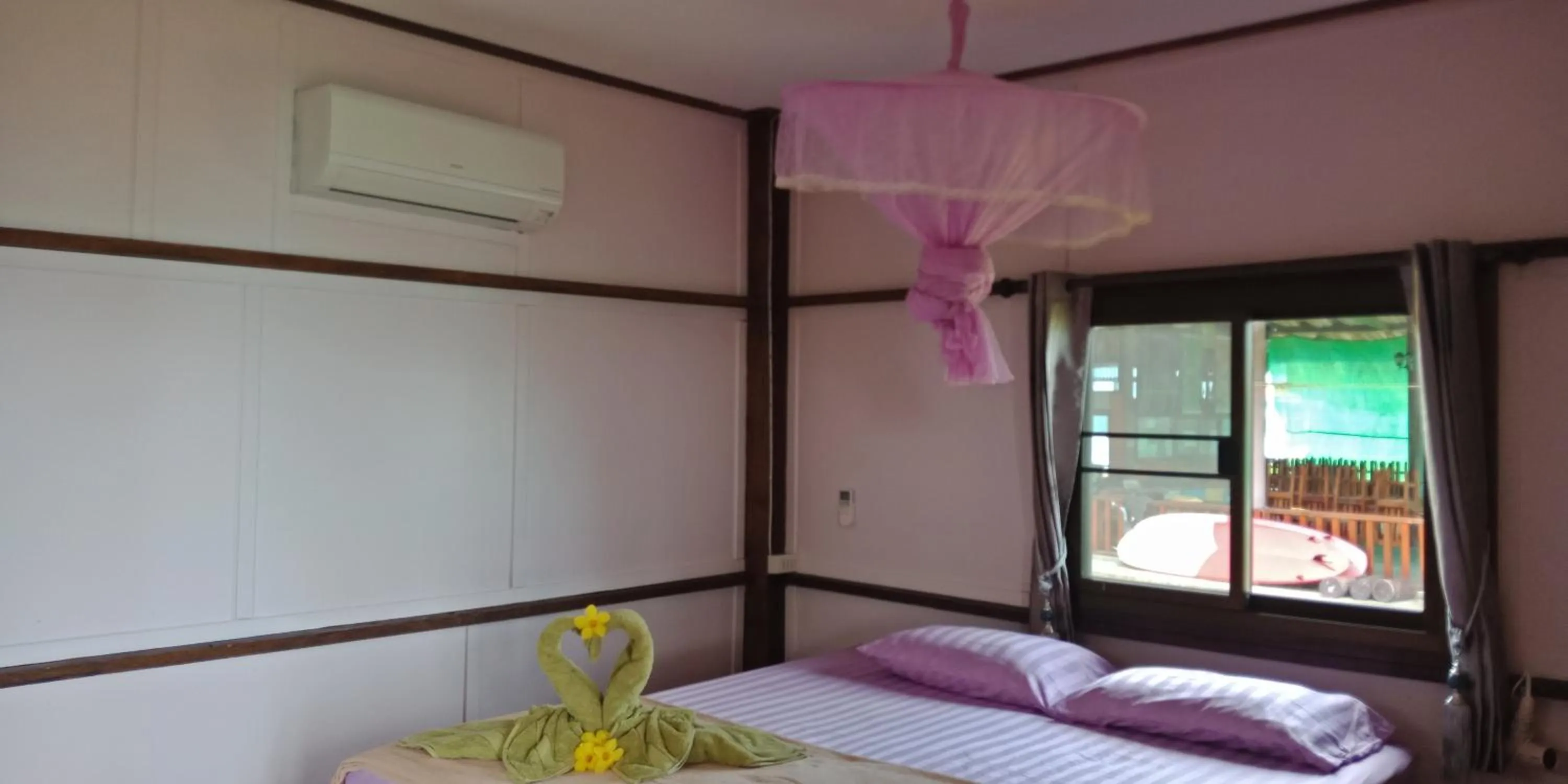 Photo of the whole room, Bed in Happy Days Resort