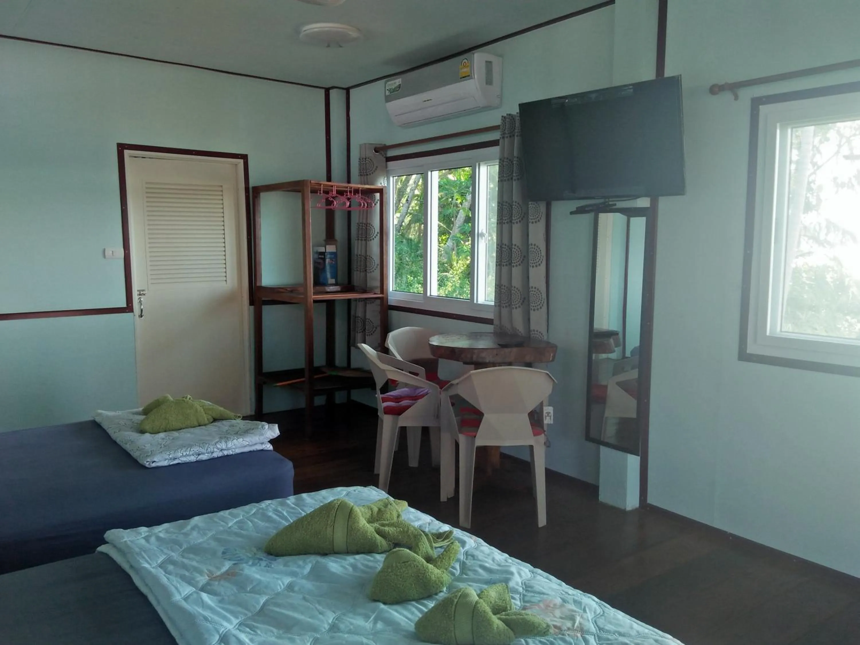 Bedroom, Bed in Happy Days Resort