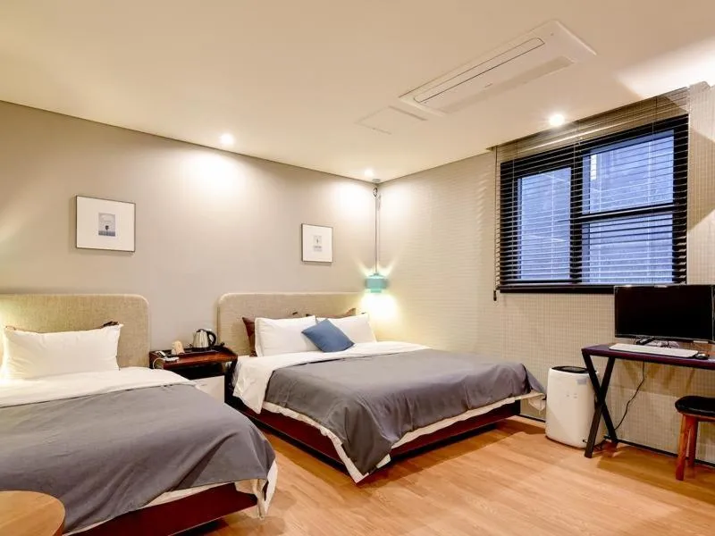 Bed in Brown Dot Yangjeong