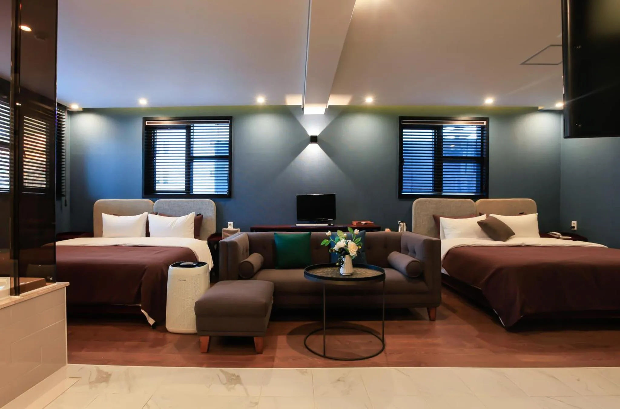 Bed in Brown Dot Yangjeong