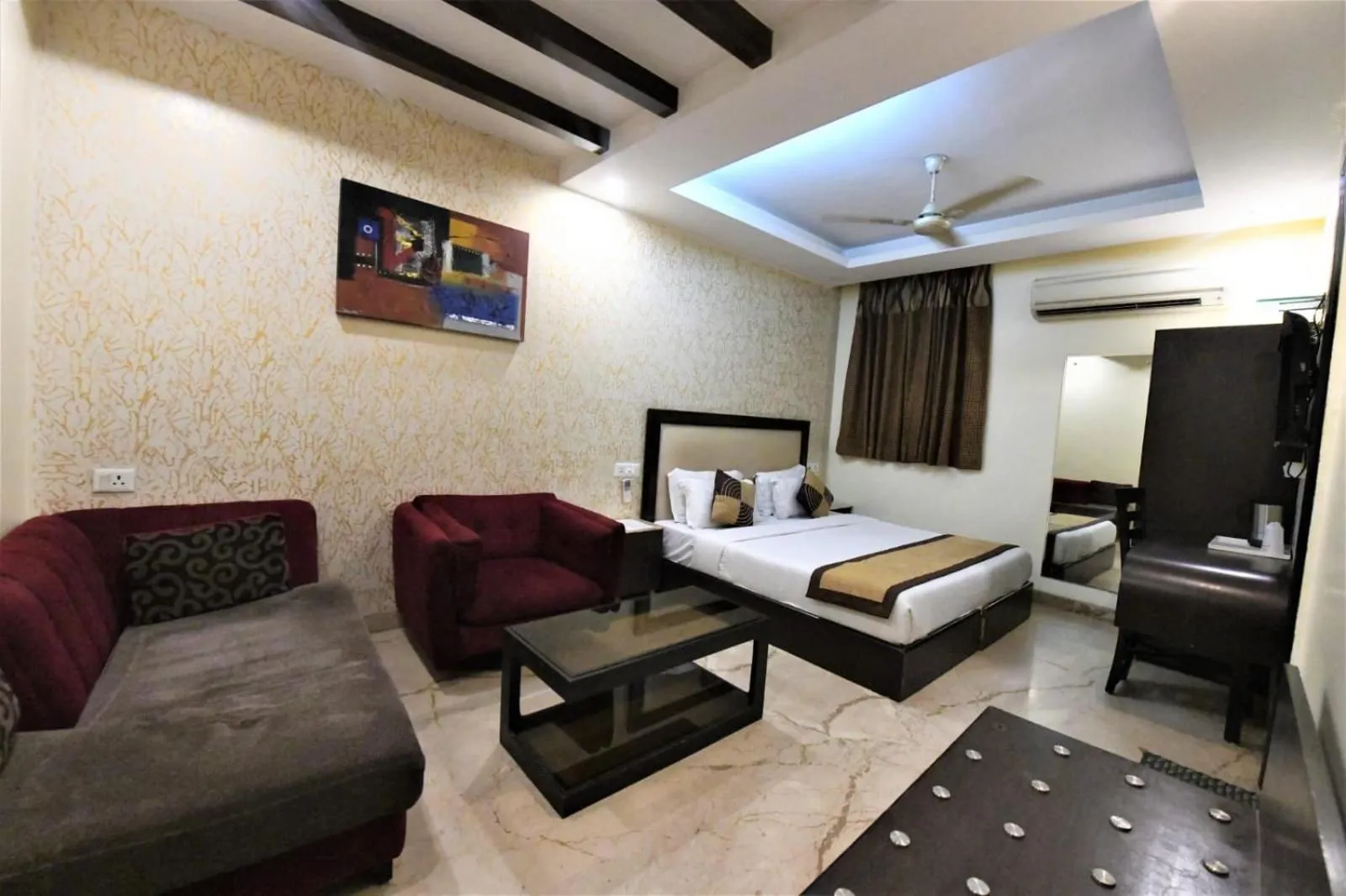 Bed in Hotel Kingston Park, Karol Bagh, New Delhi - 2 Mins from Metro