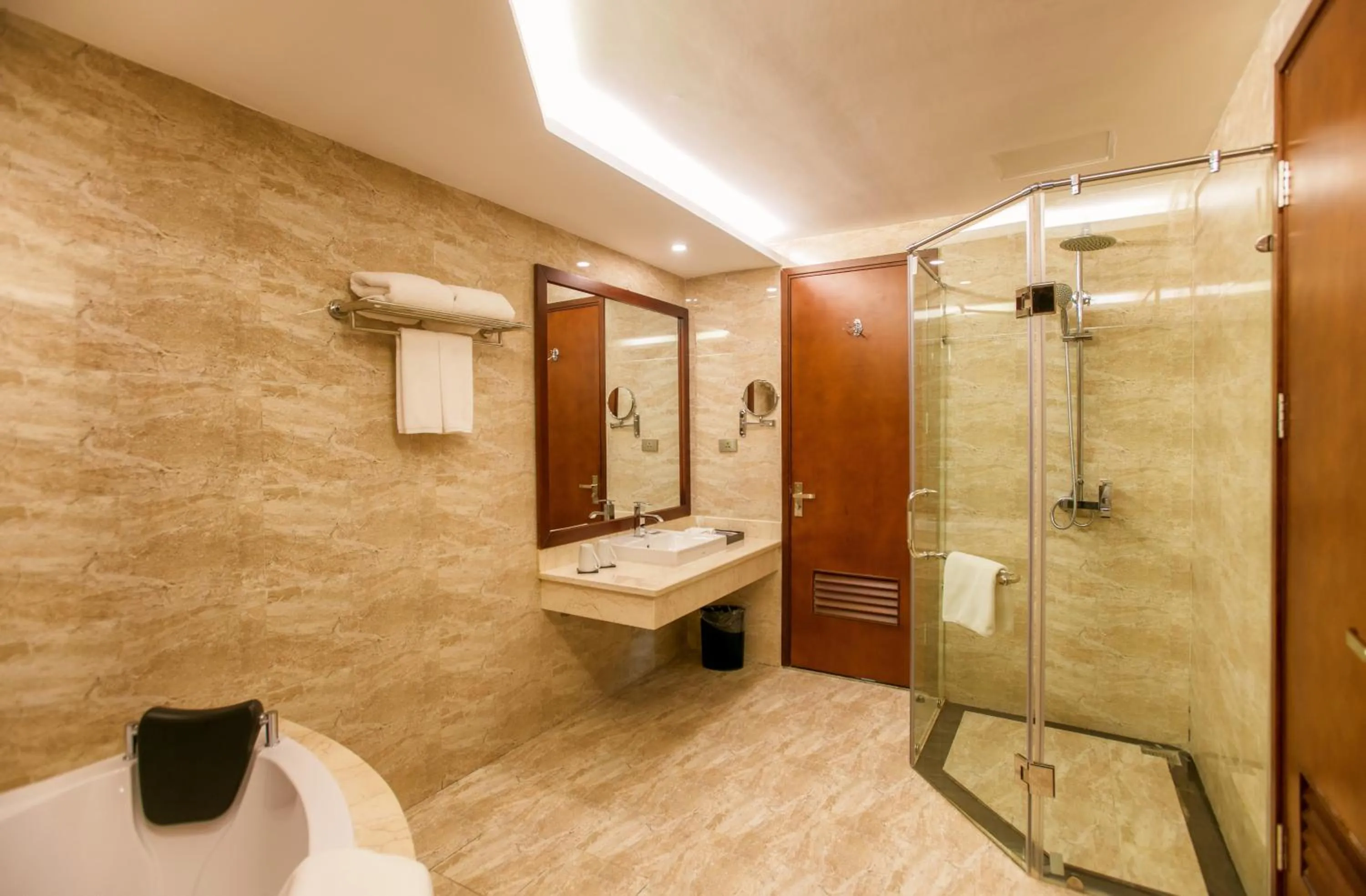 Shower in Muong Thanh Grand Bac Giang Hotel