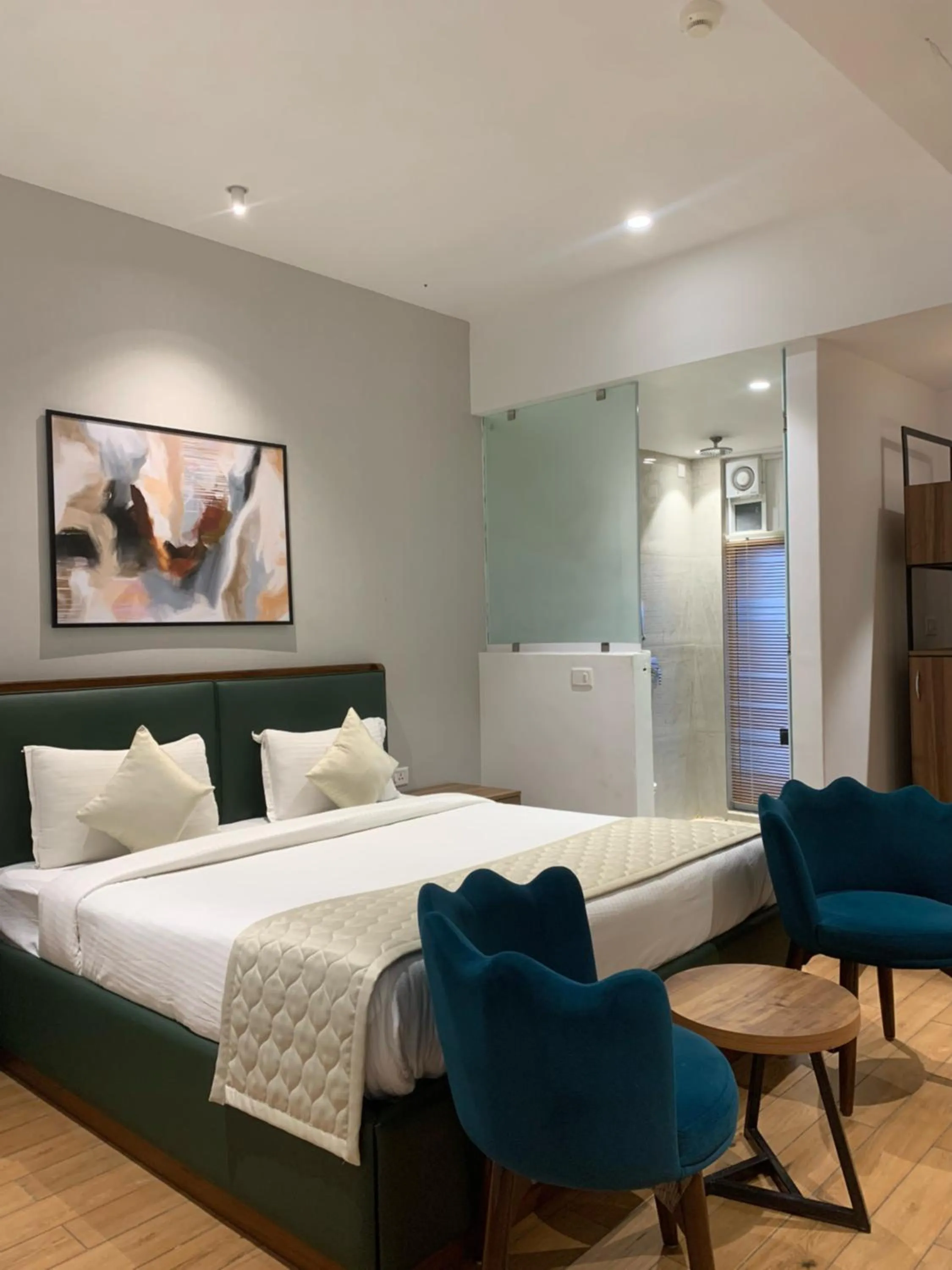 TV and multimedia in Pondy Heights - Suites and Studios