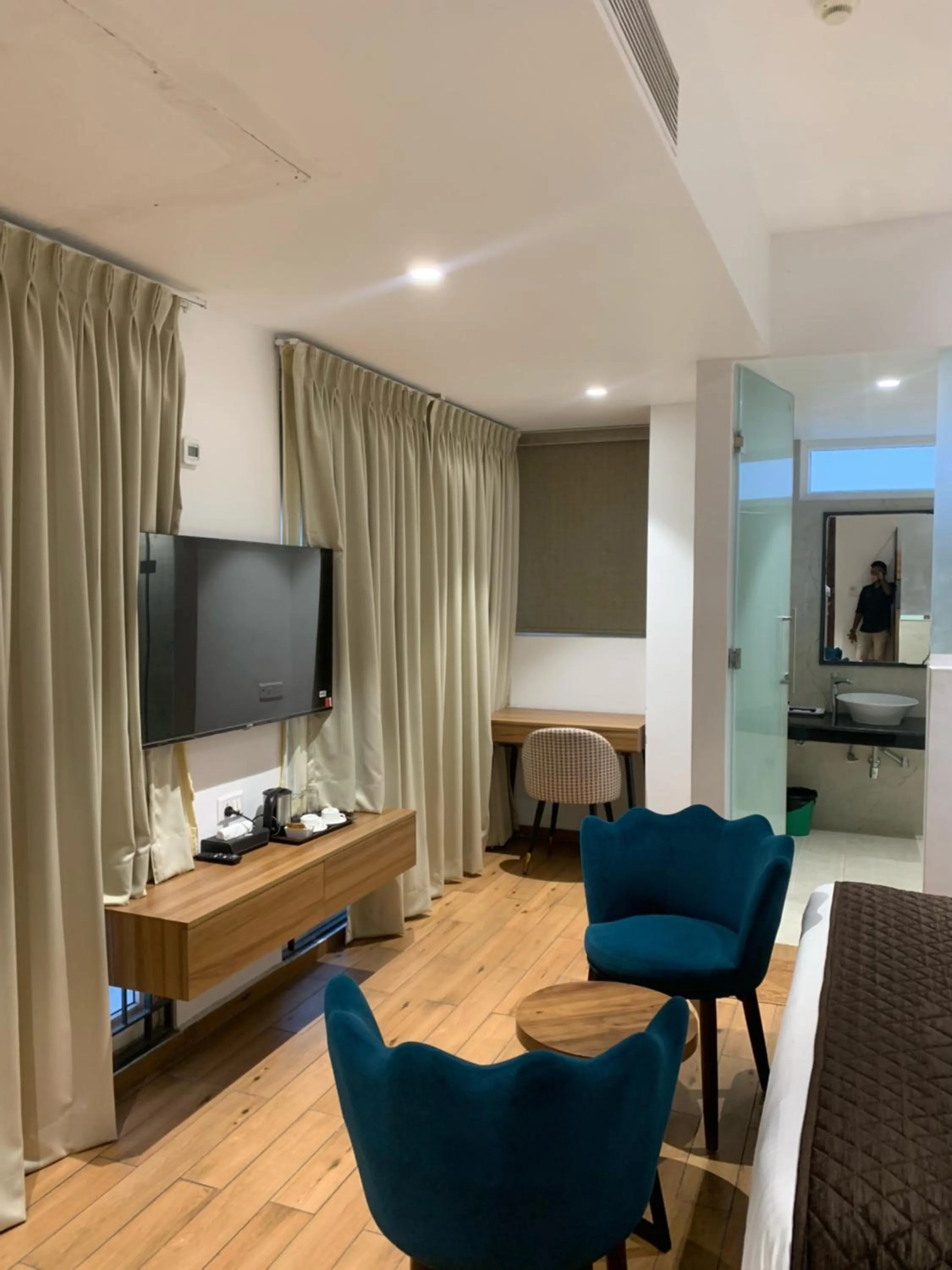 TV and multimedia in Pondy Heights - Suites and Studios