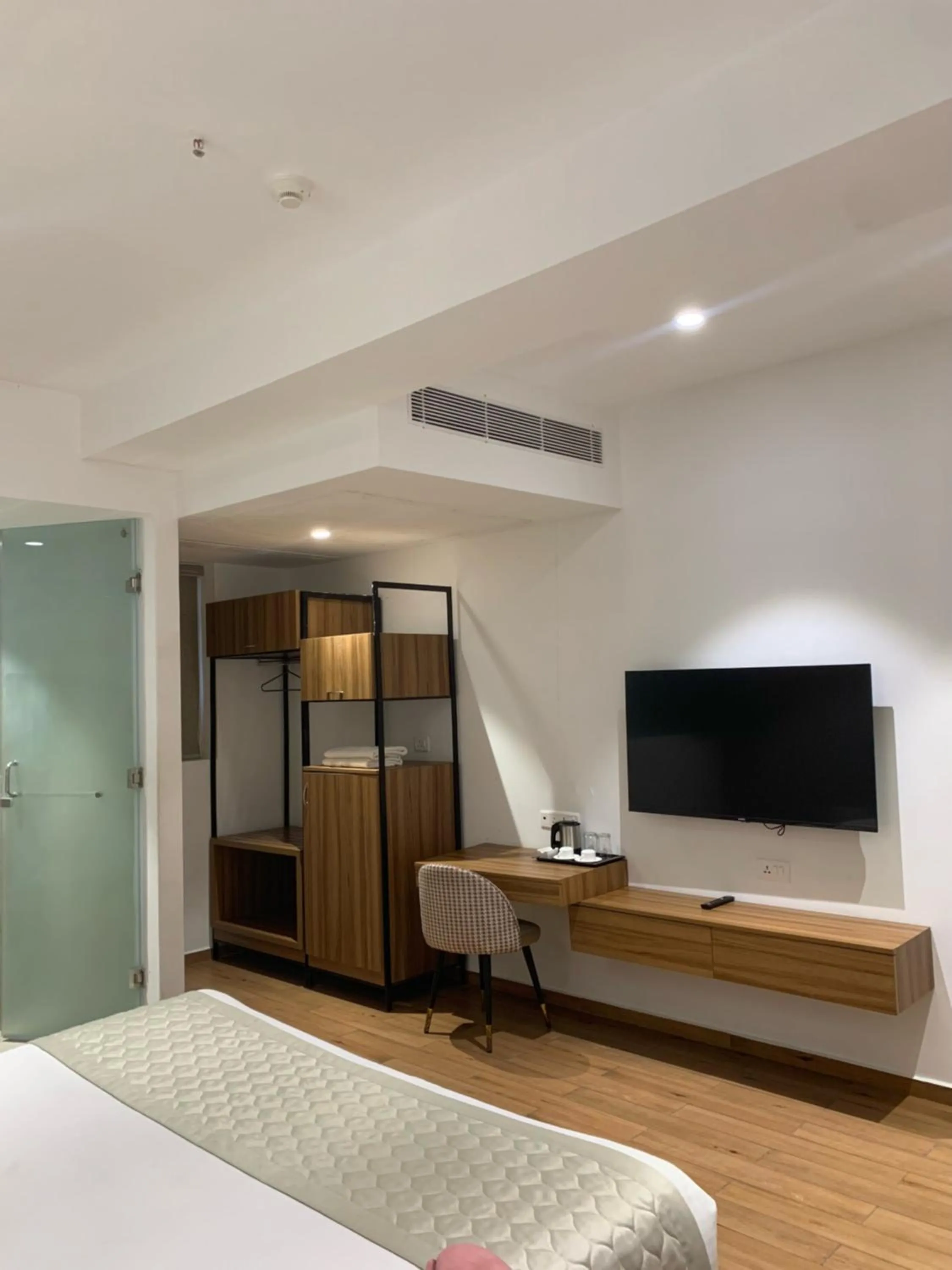 TV and multimedia in Pondy Heights - Suites and Studios