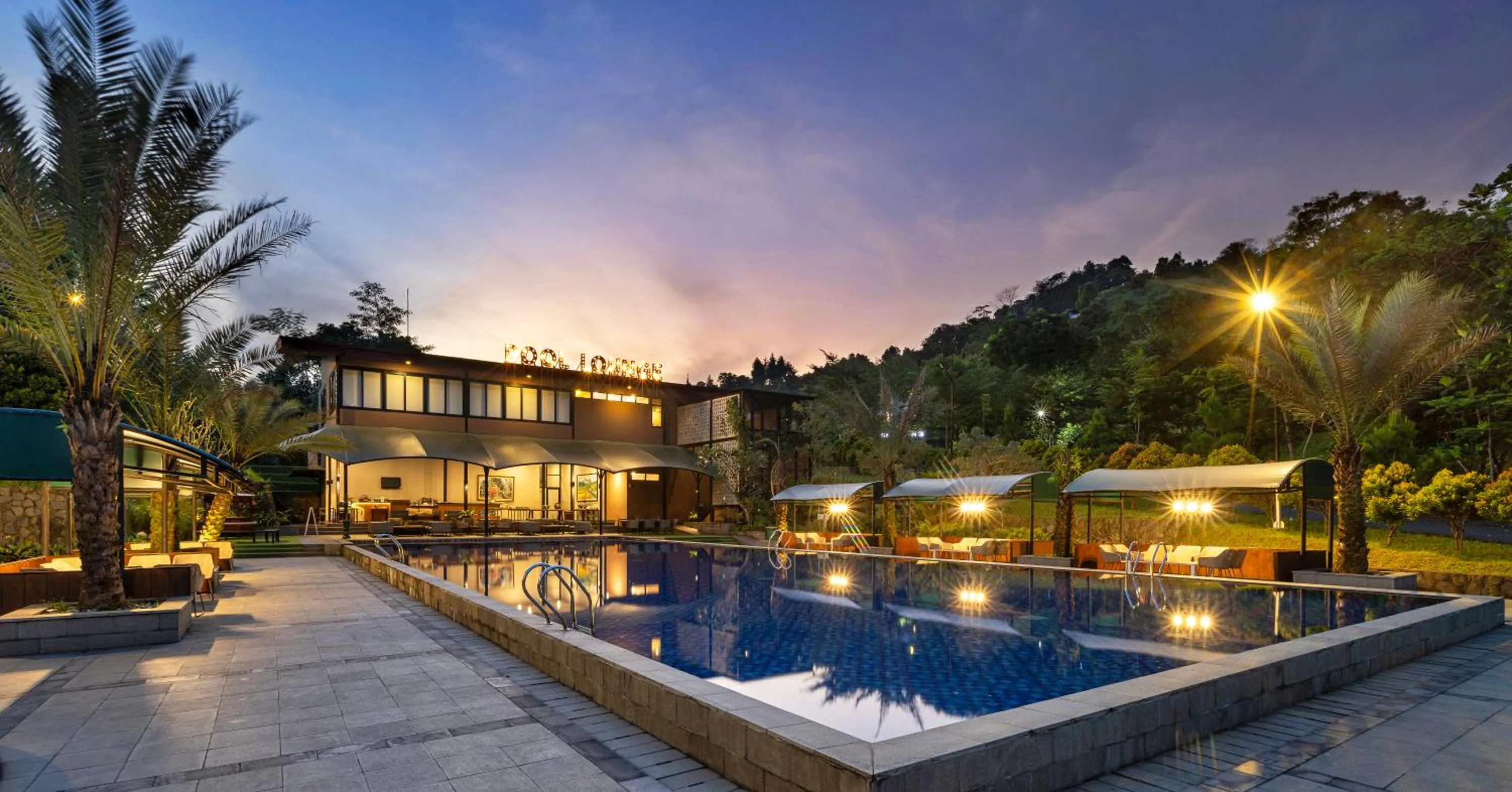 Swimming pool in The Glamping at ARTOTEL Pelangi Park
