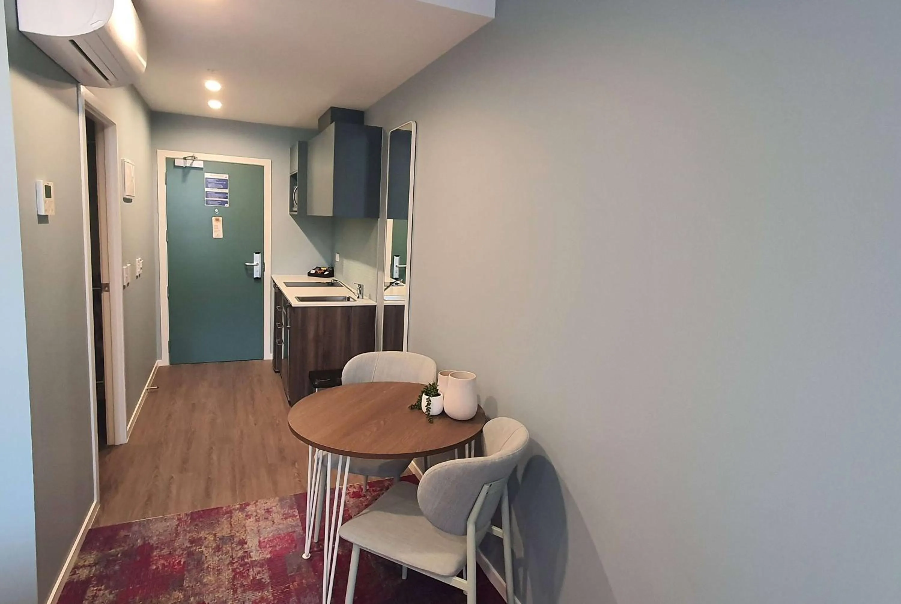 Photo of the whole room in La Quinta by Wyndham Parnell Auckland