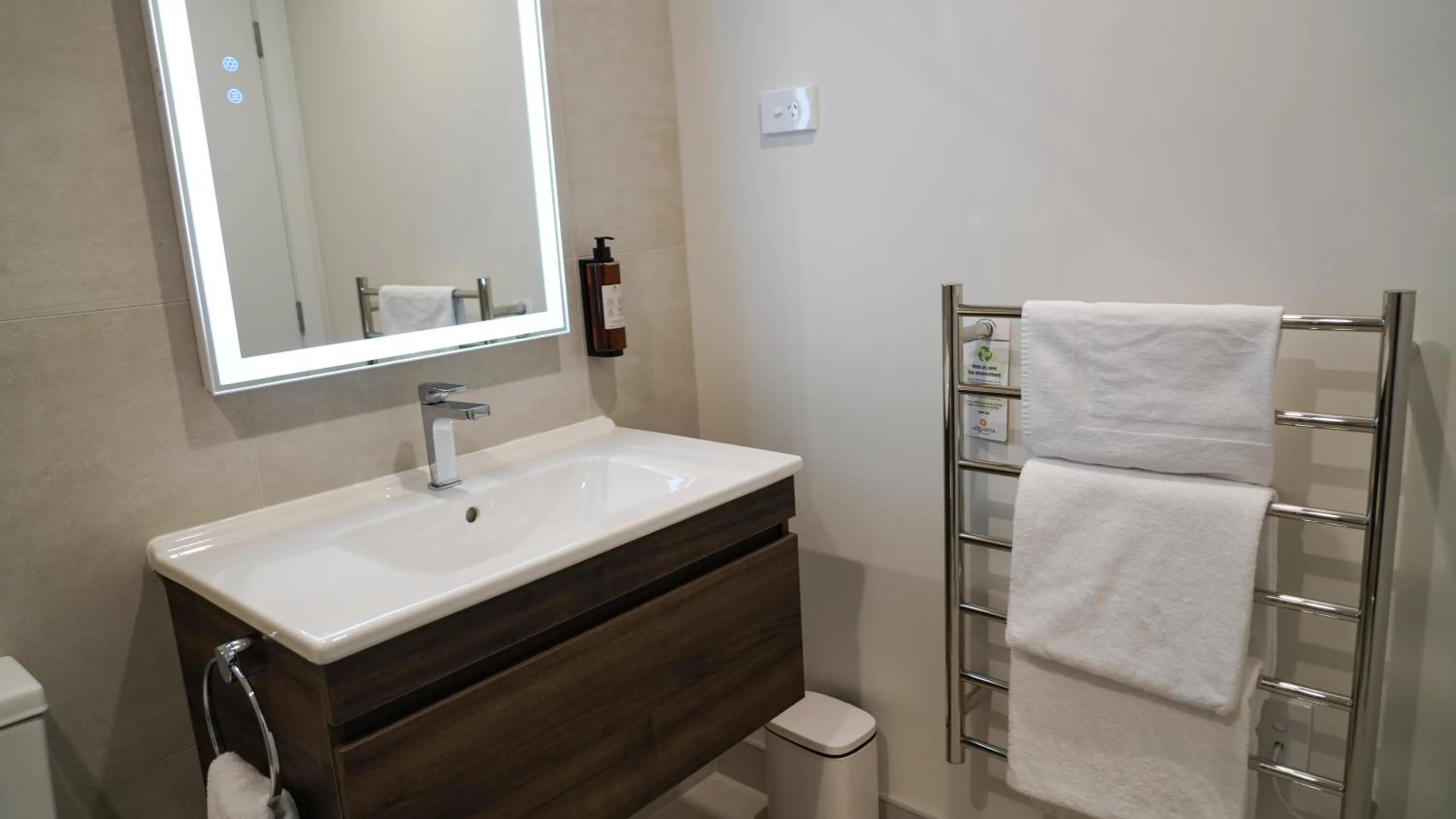 Bathroom in La Quinta by Wyndham Parnell Auckland