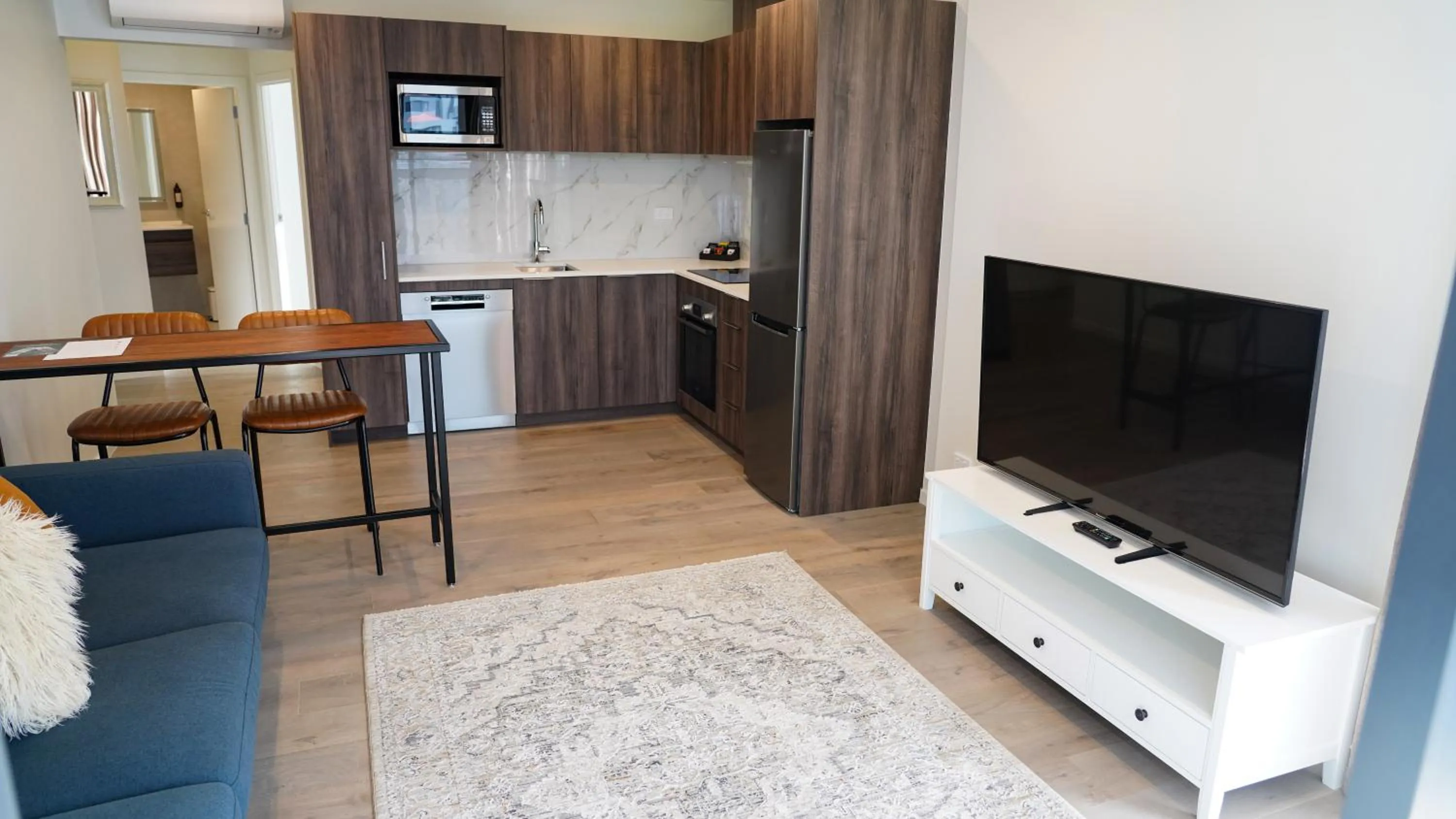 Dining area in La Quinta by Wyndham Parnell Auckland