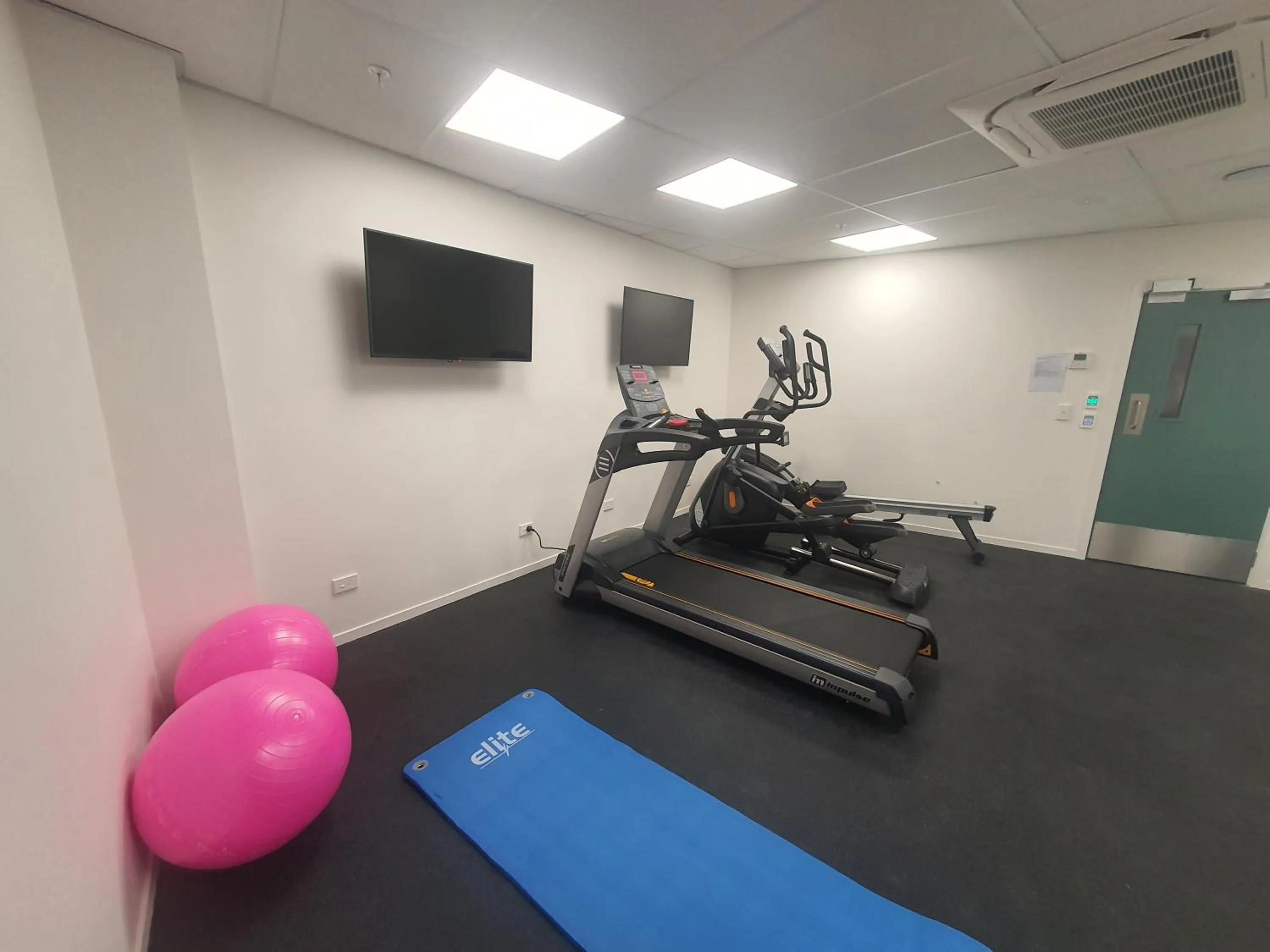 Fitness centre/facilities in La Quinta by Wyndham Parnell Auckland