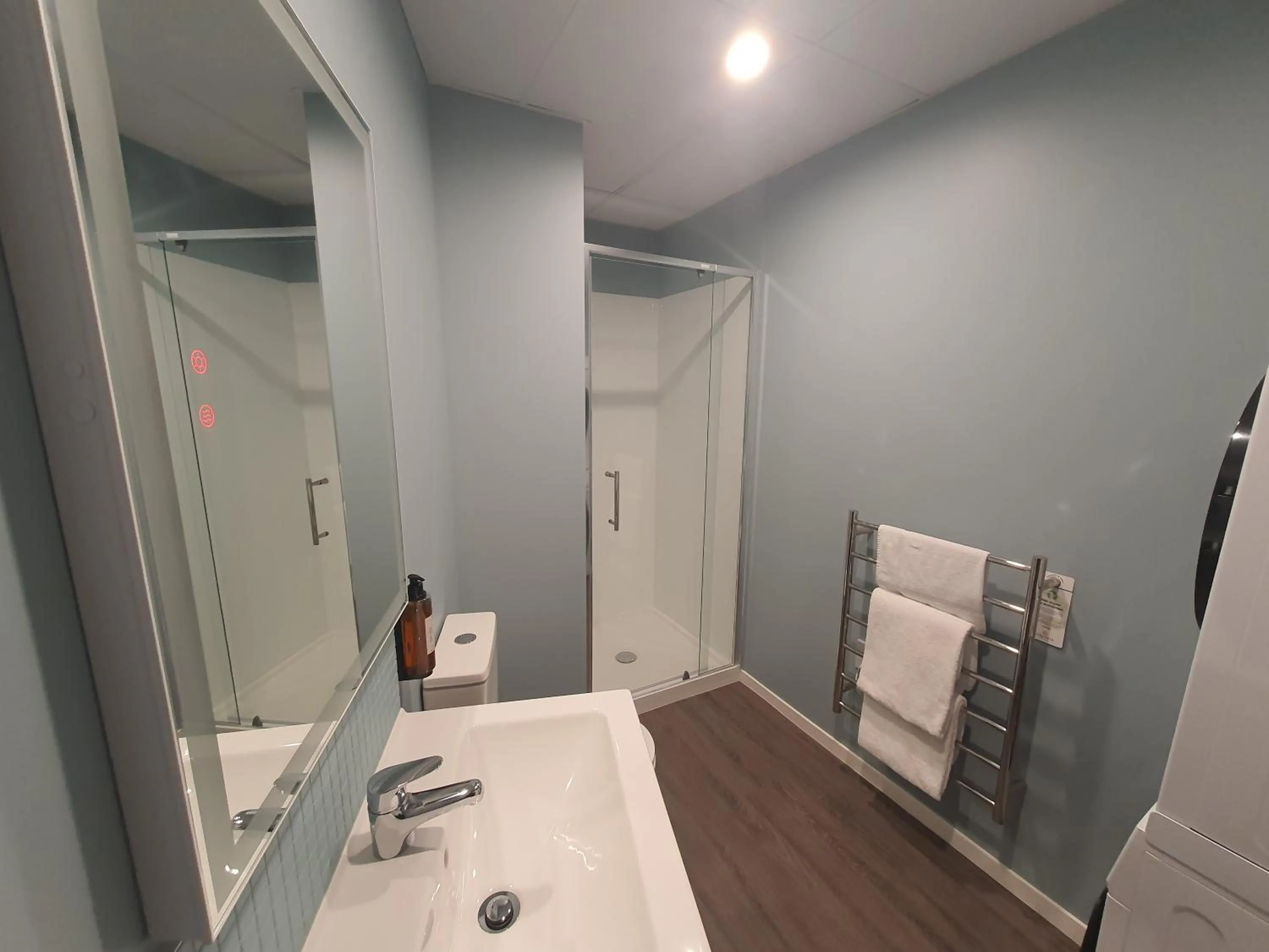 Shower in La Quinta by Wyndham Parnell Auckland