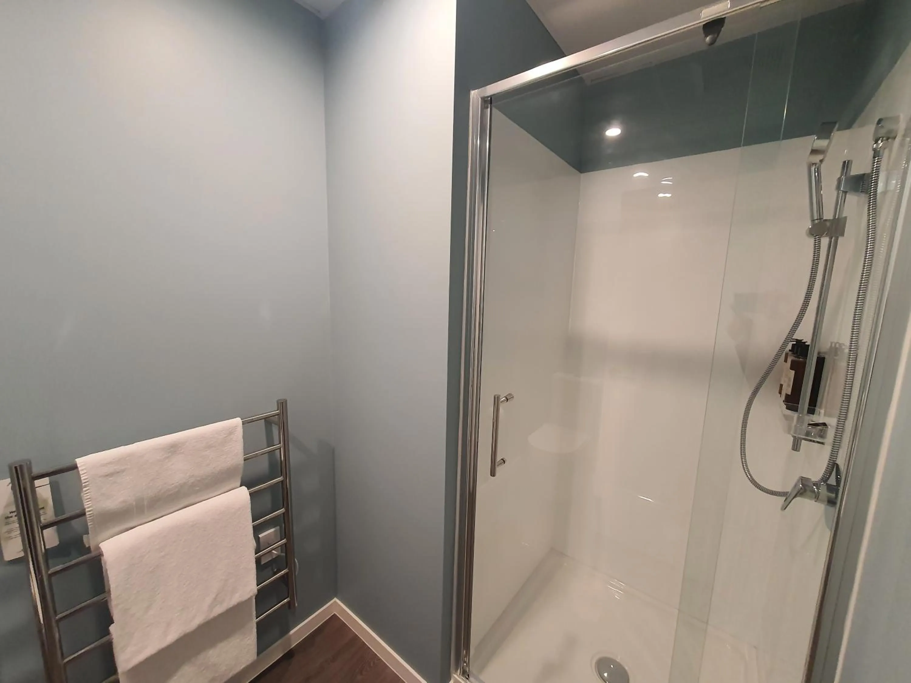 Shower in La Quinta by Wyndham Parnell Auckland
