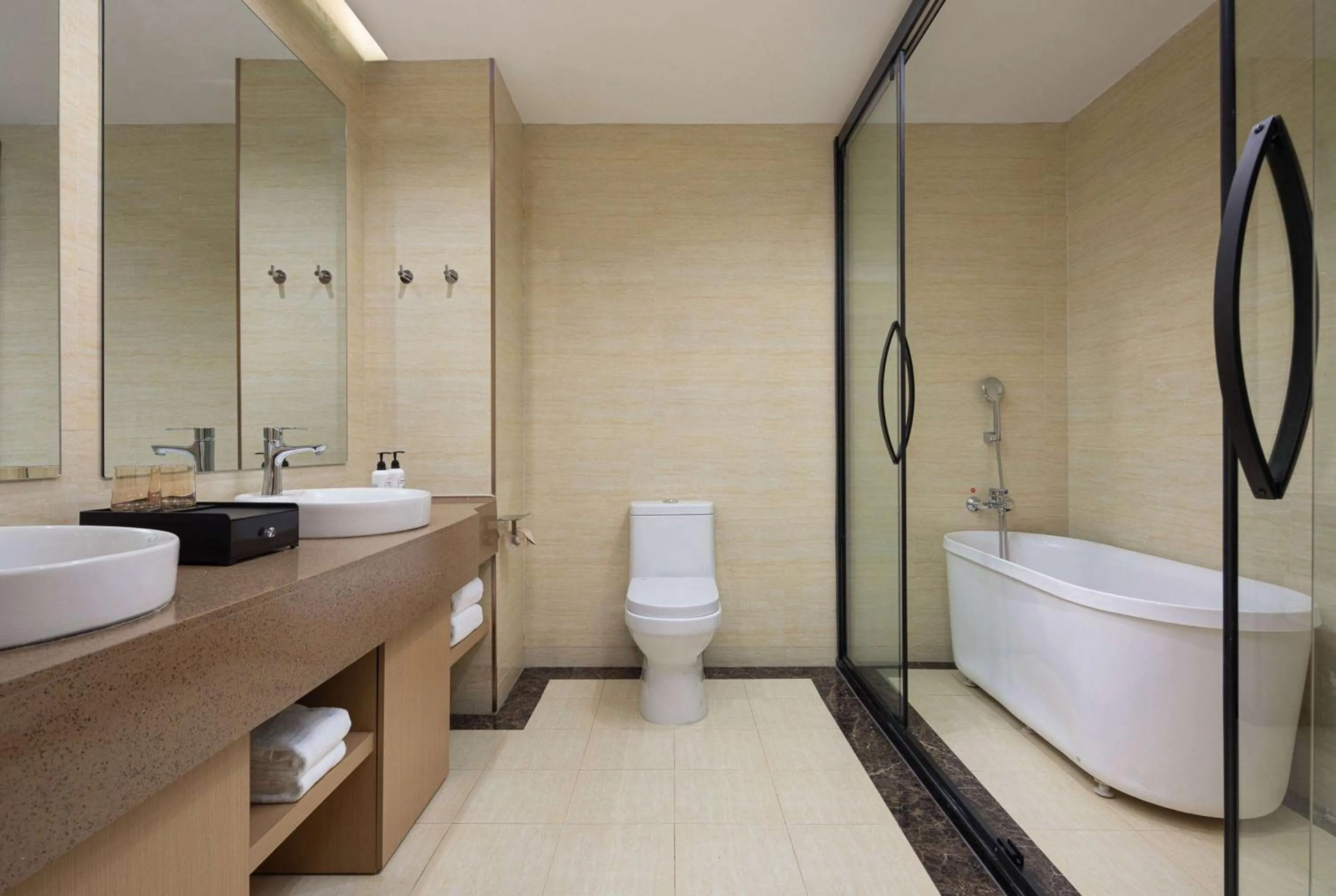 TV and multimedia in Days Inn by Wyndham Nanjing Lishui