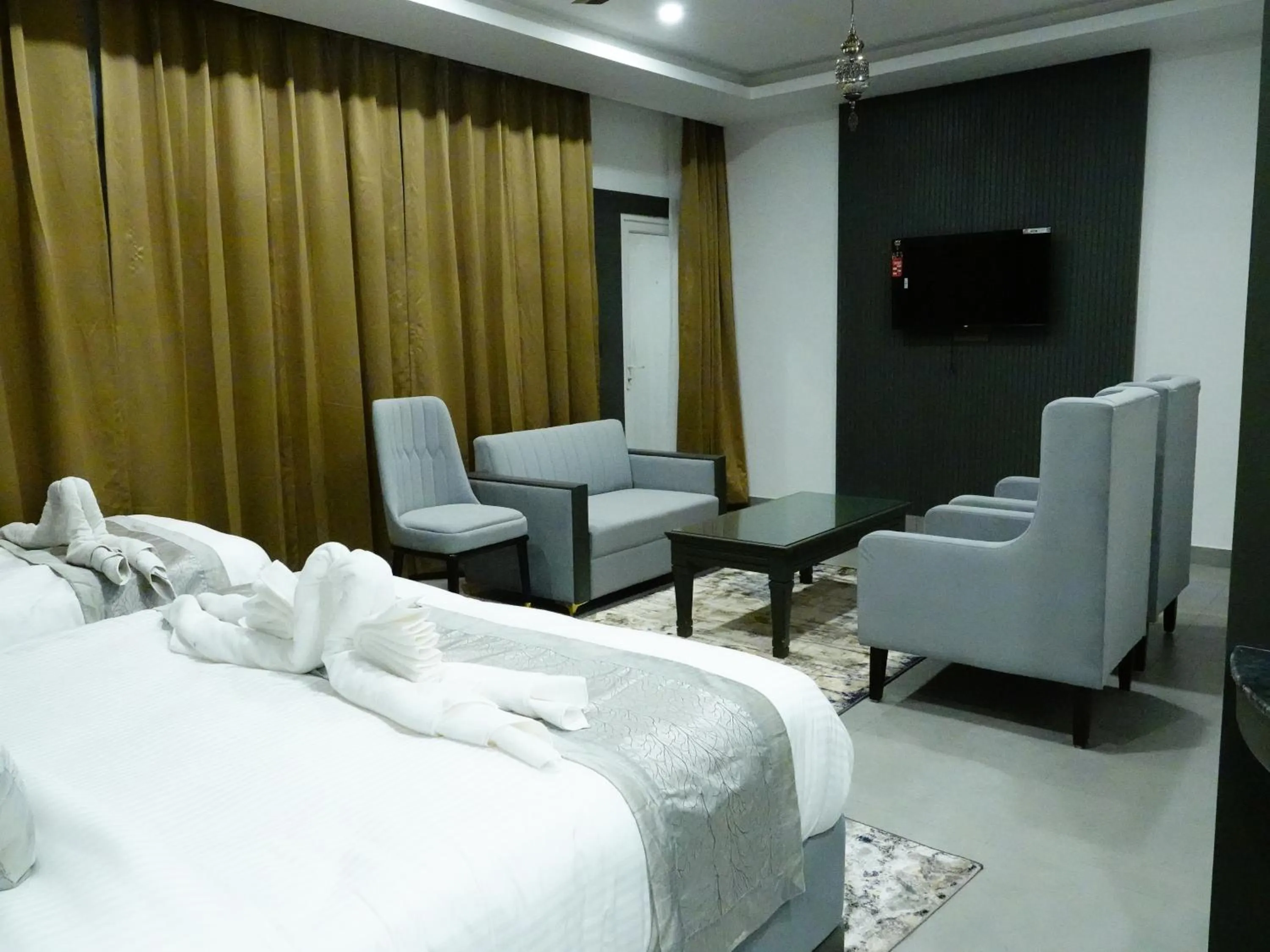 Bed in Rubystone Mussoorie A Leisure Resort
