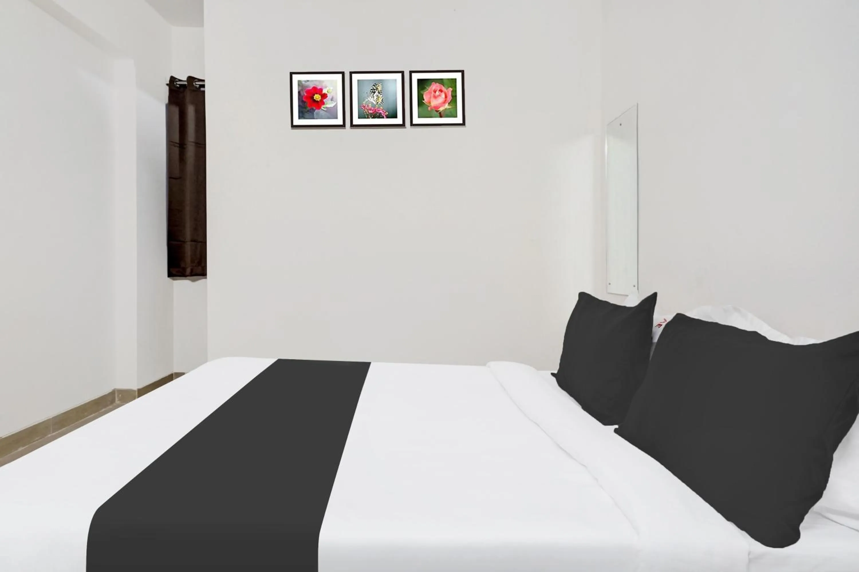 Bedroom, Bed in Hotel O Arusai Inn