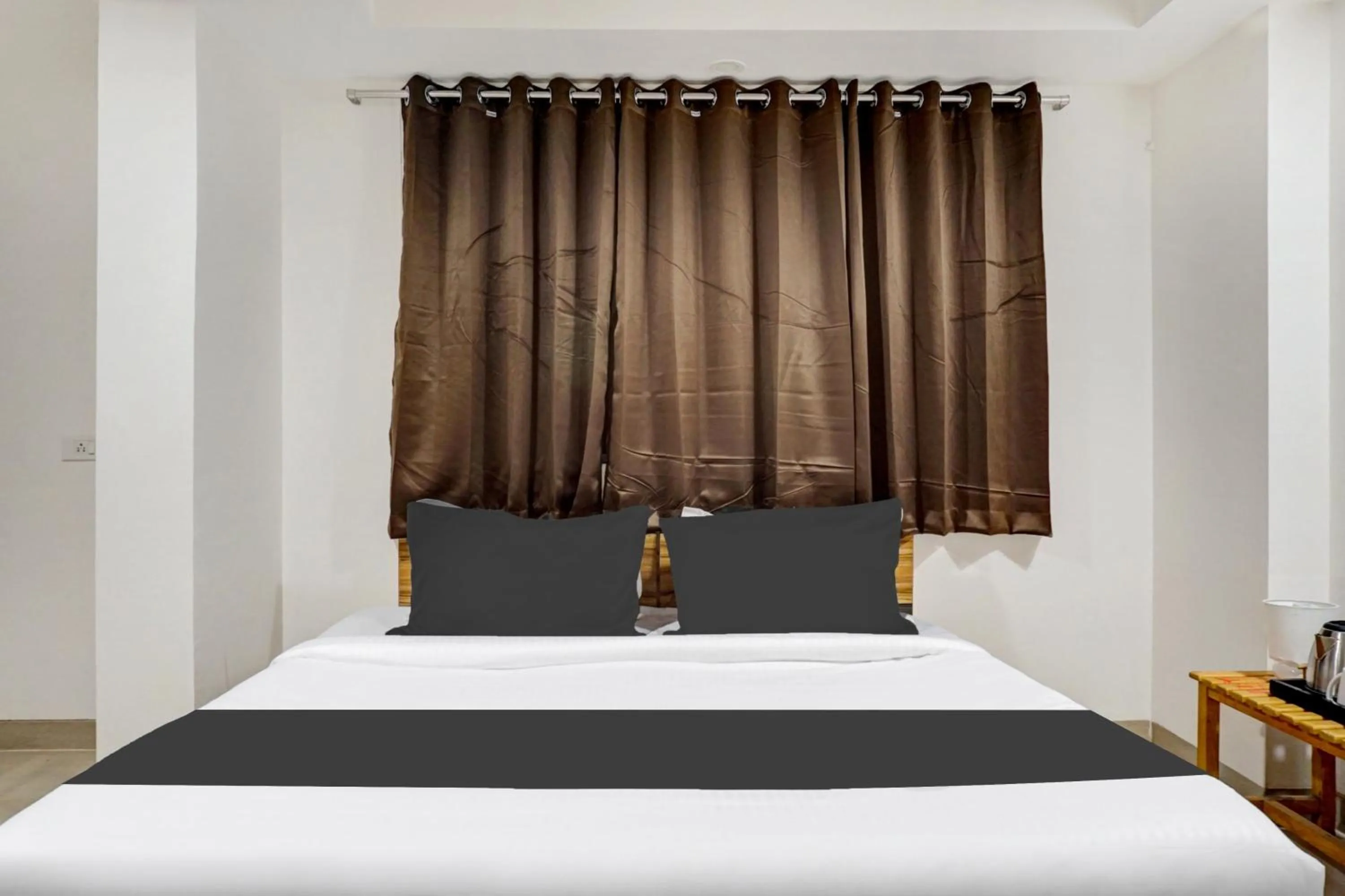 Bedroom, Bed in Hotel O Arusai Inn