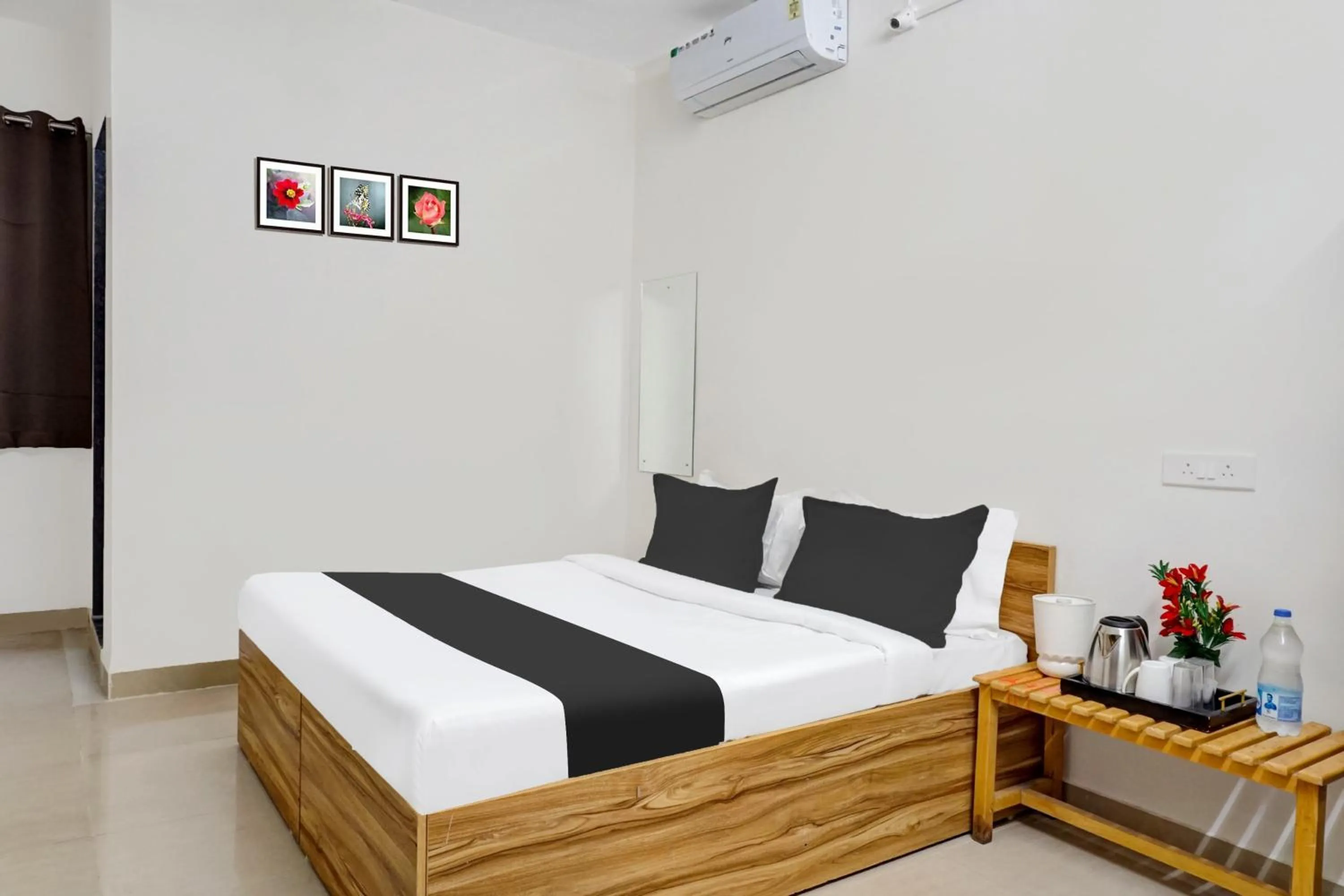 Bedroom, Bed in Hotel O Arusai Inn