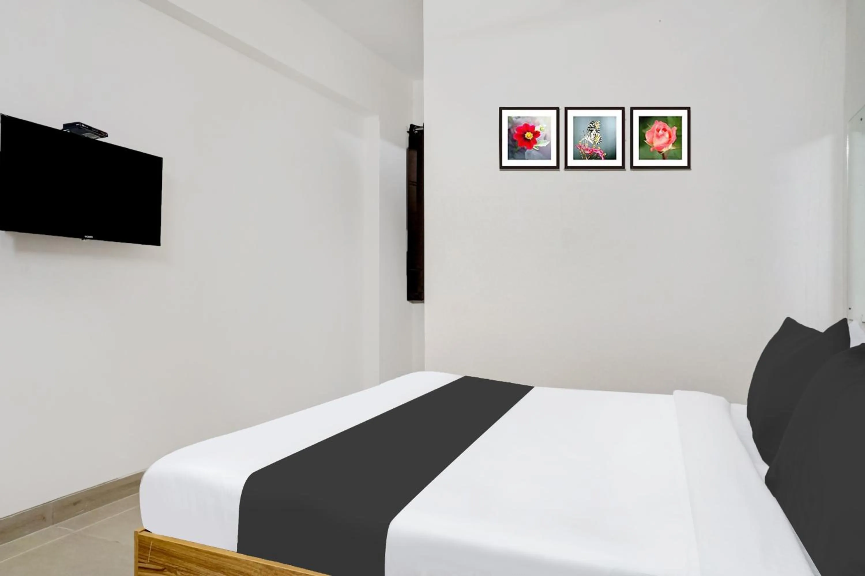 Bedroom, Bed in Hotel O Arusai Inn