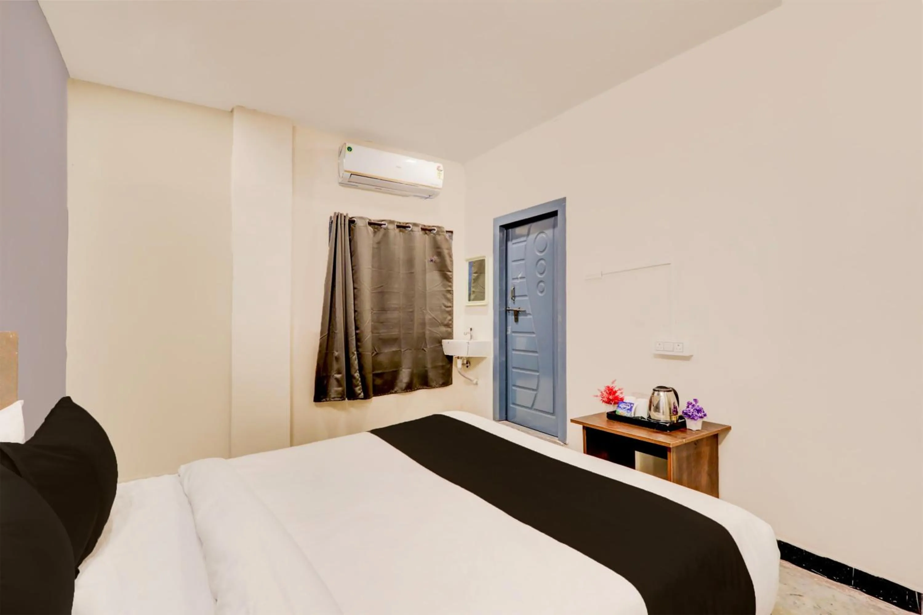 Bedroom, Bed in Hotel O R Square