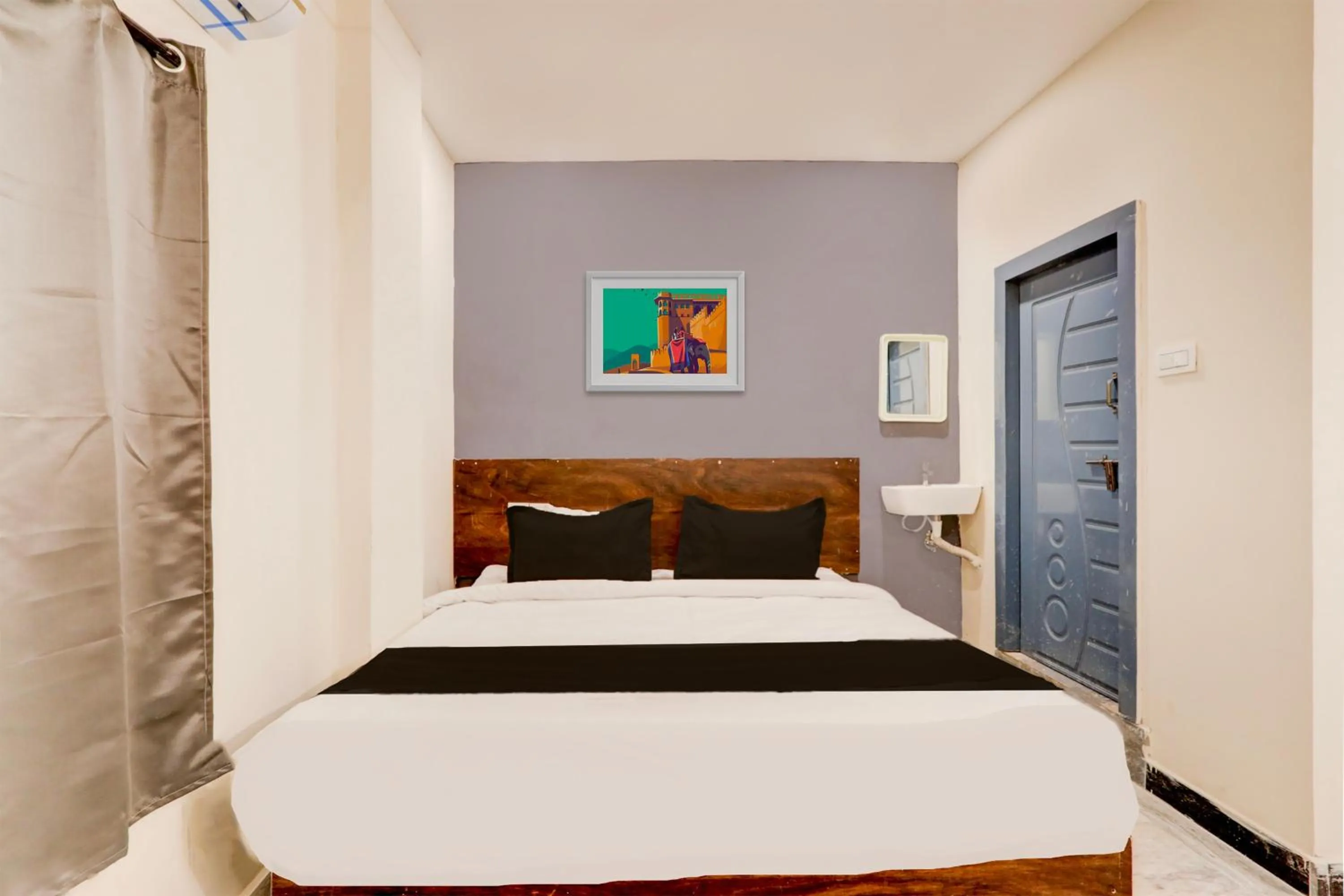 Bedroom, Bed in Hotel O R Square