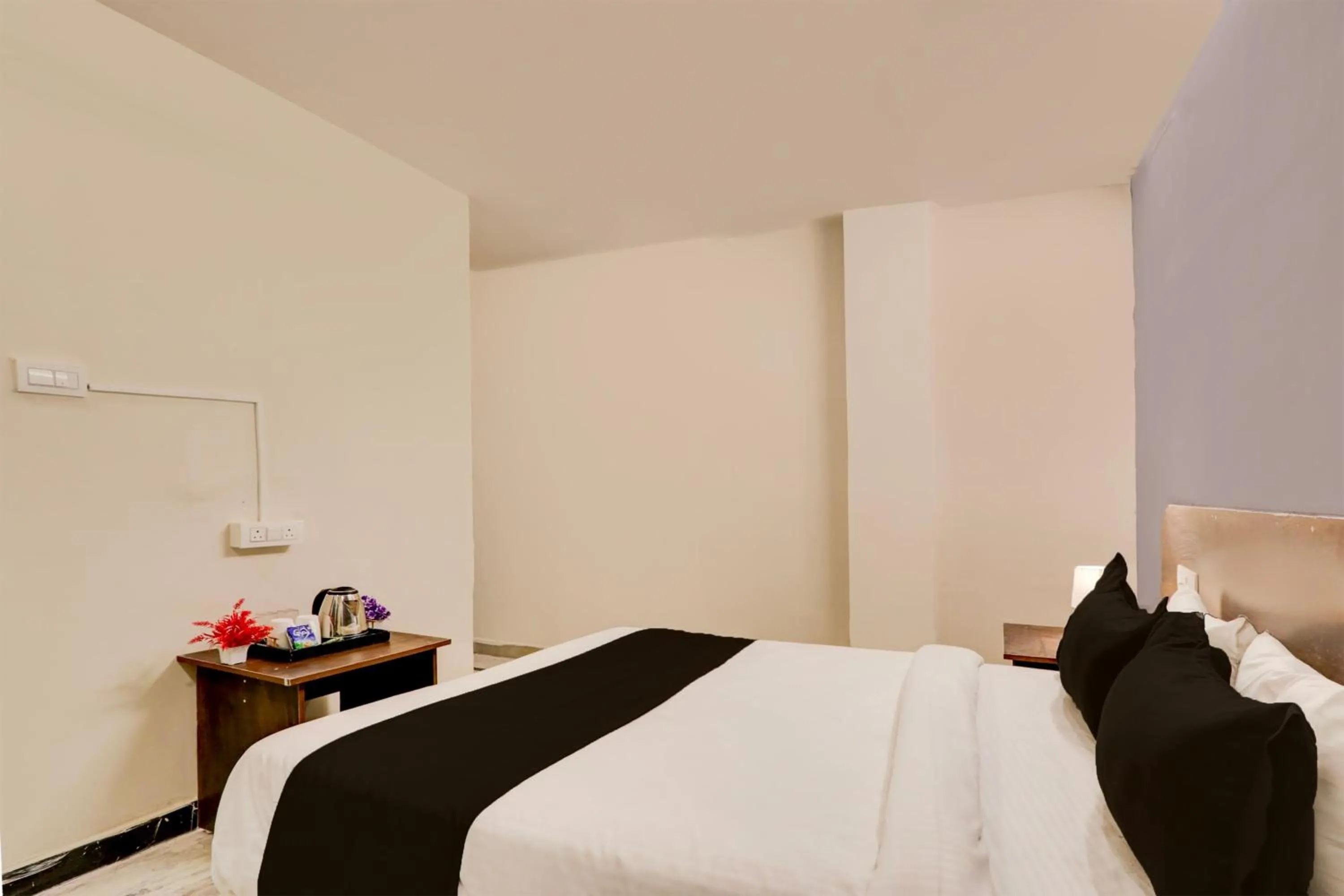 Bedroom, Bed in Hotel O R Square