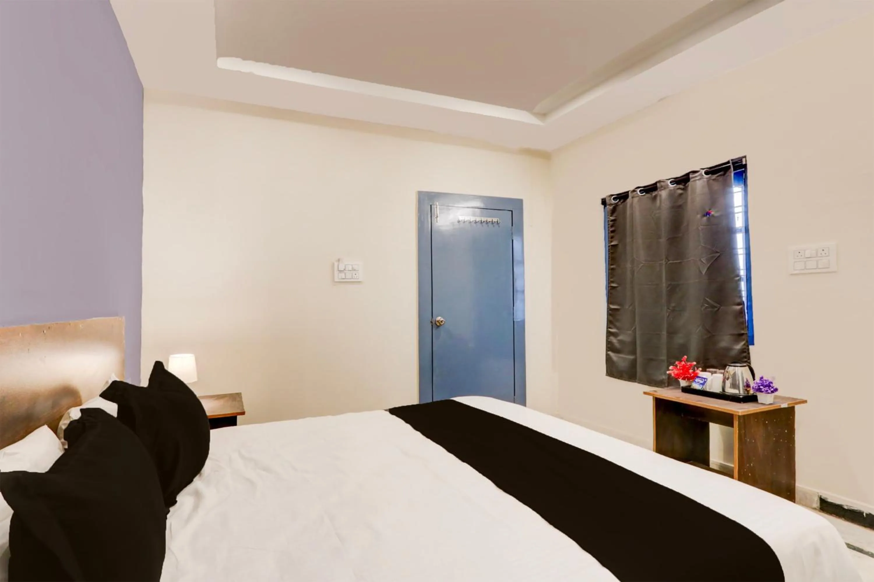 Facade/entrance, Bed in Hotel O R Square