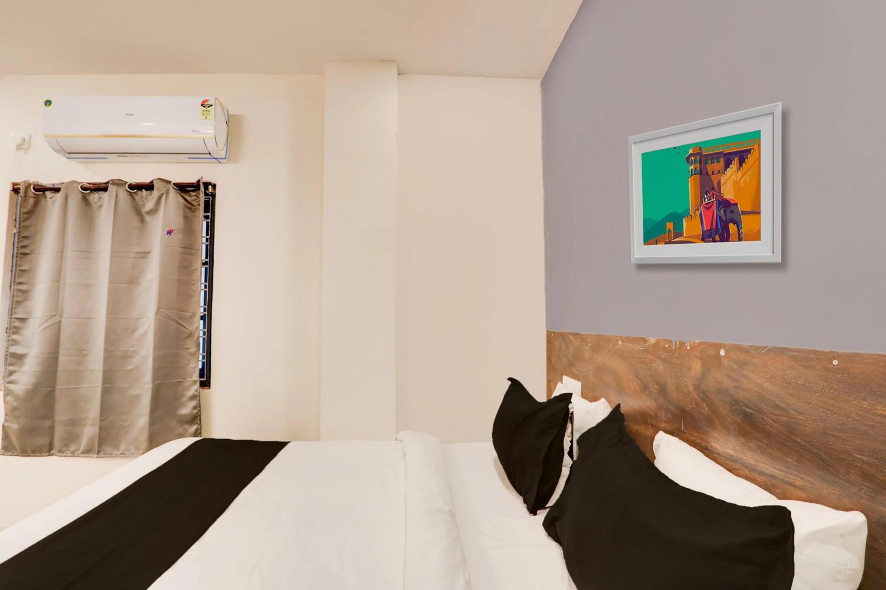 Bedroom, Bed in Hotel O R Square
