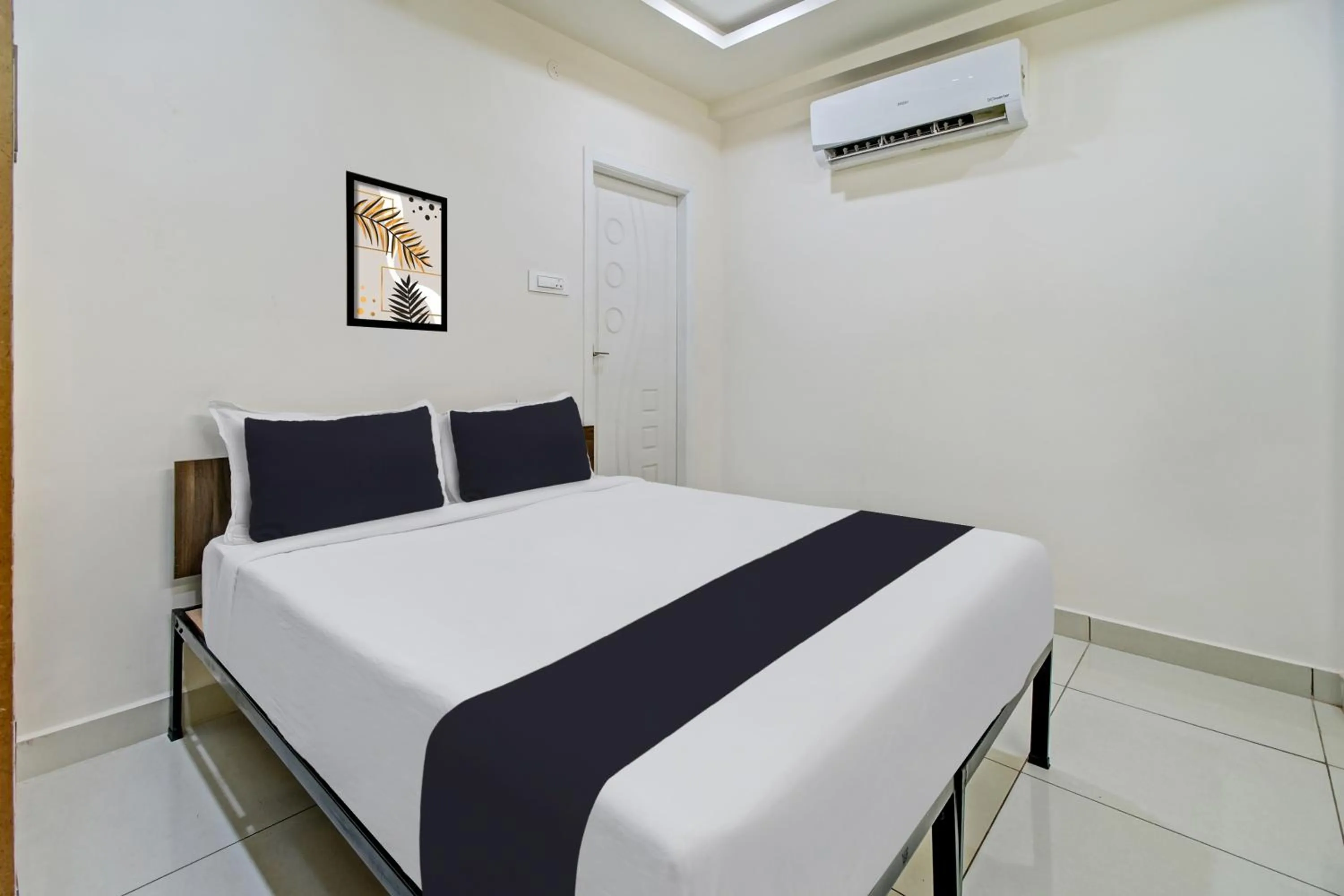 Bedroom, Bed in Hotel O Amaravathi Road Annapurna Nagar