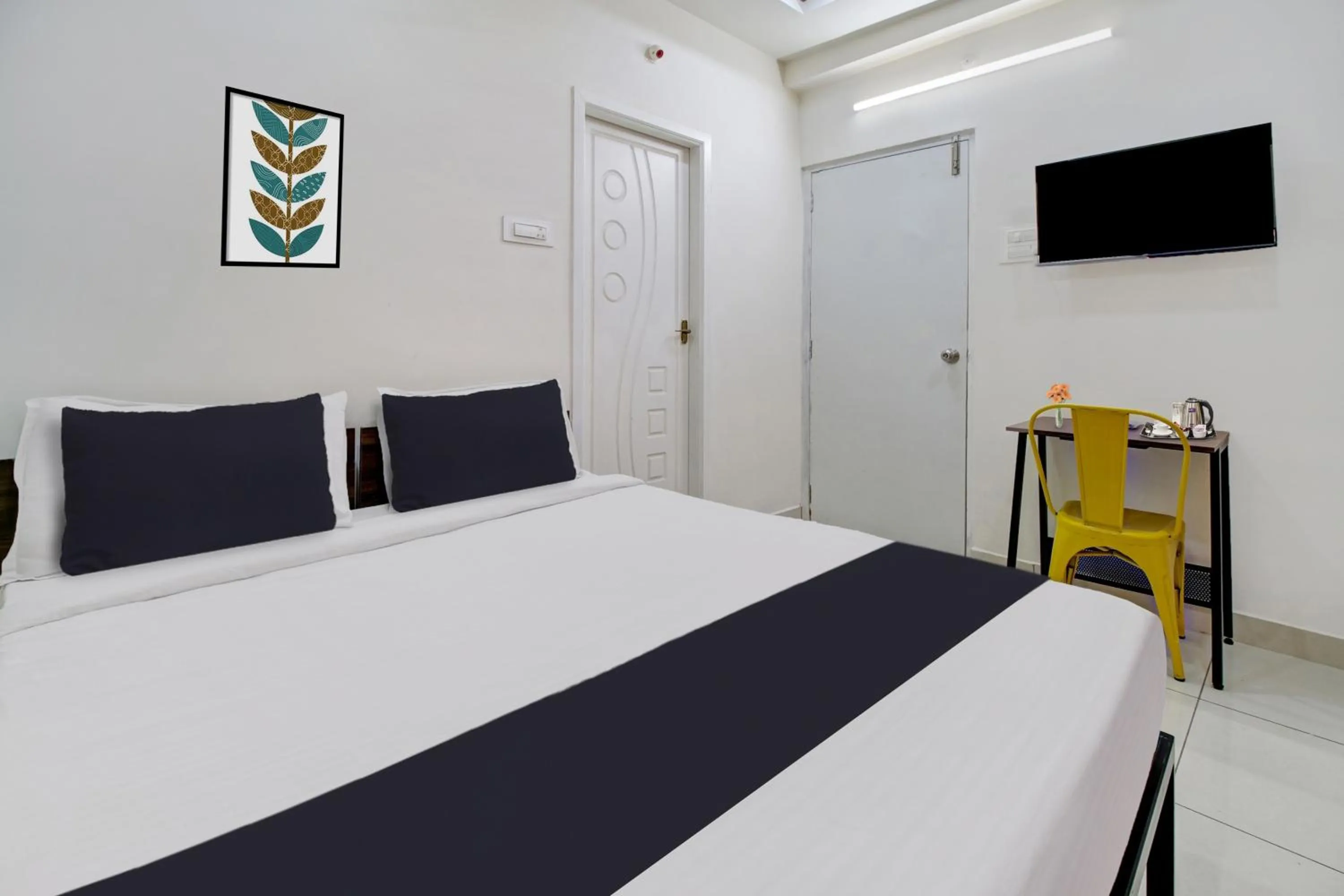 Bedroom, Bed in Hotel O Amaravathi Road Annapurna Nagar