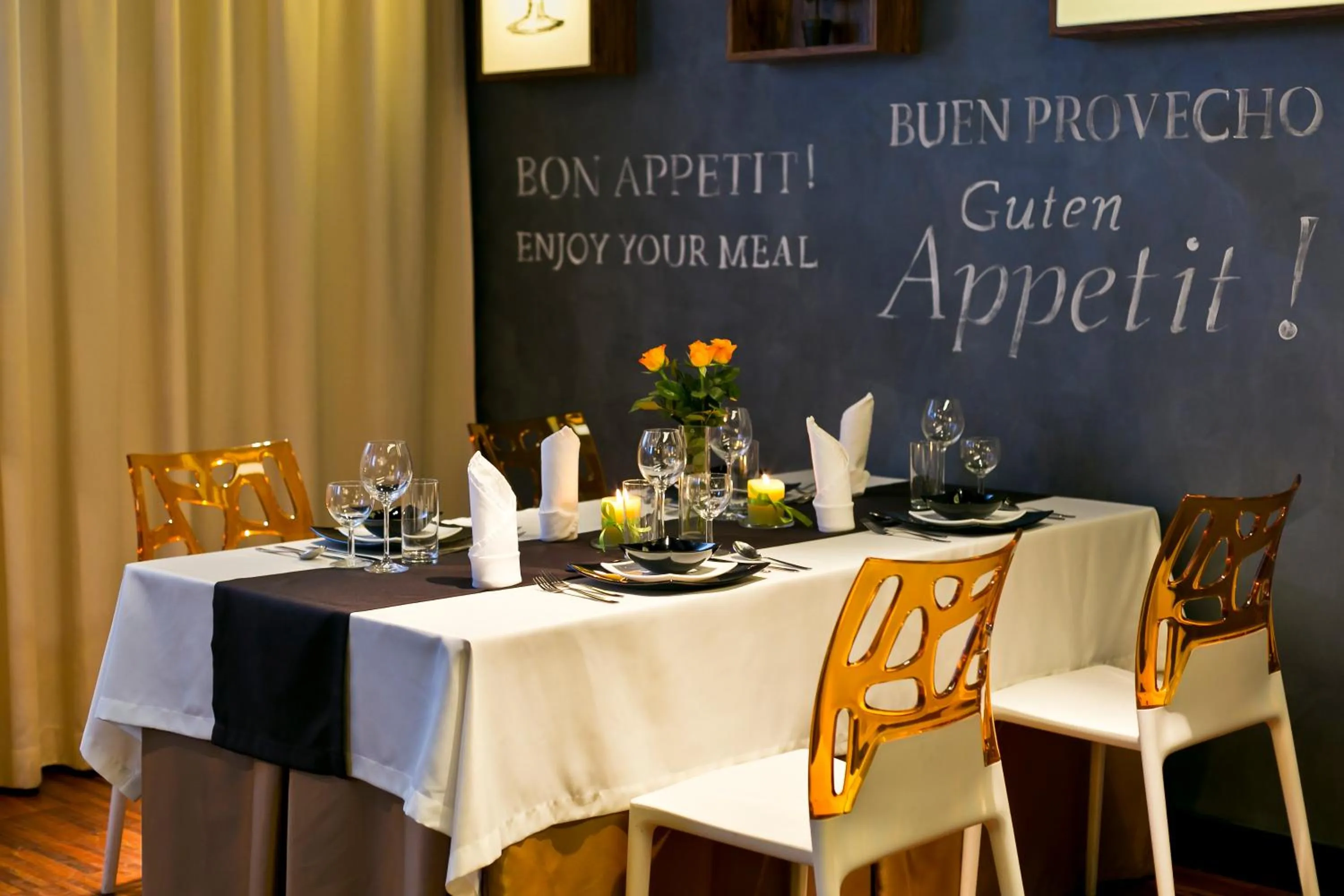 Restaurant/places to eat in Hotel Martina