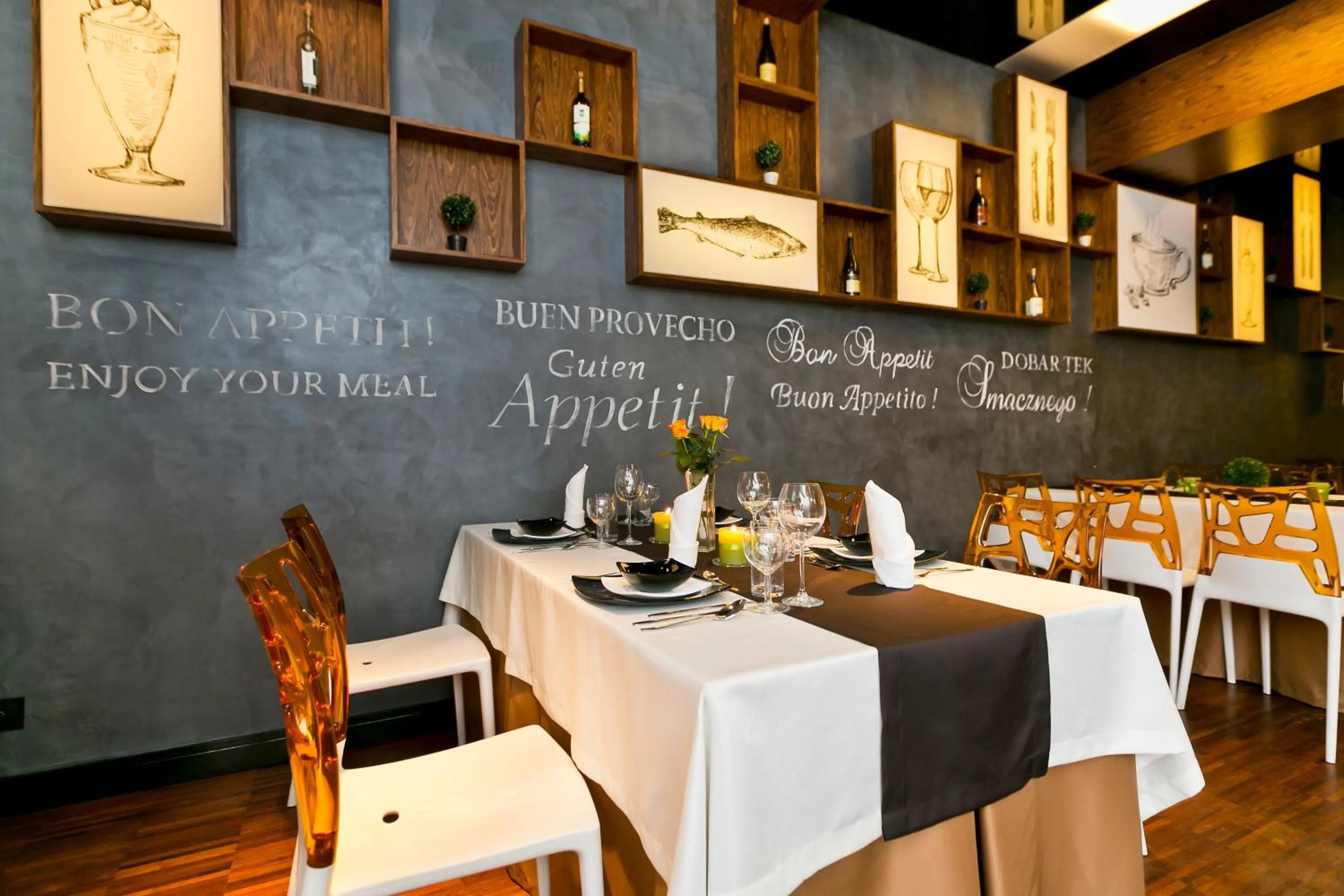 Restaurant/places to eat in Hotel Martina