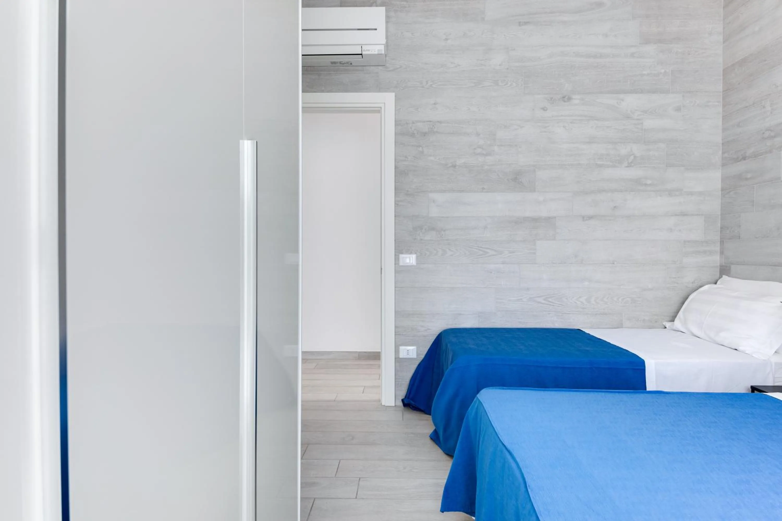 Photo of the whole room, Bed in Residence Diffuso Arcobaleno