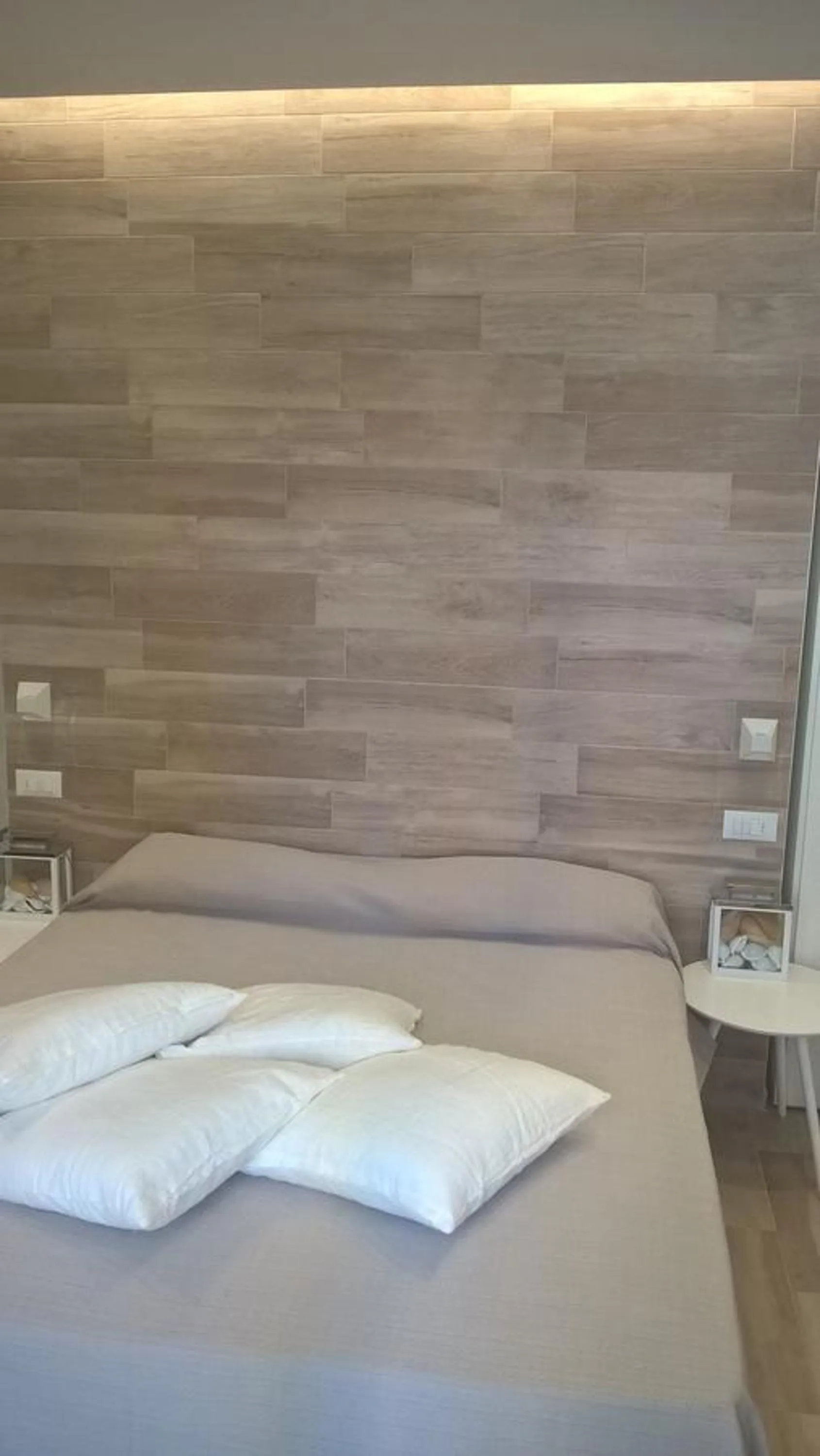 Photo of the whole room, Bed in Residence Diffuso Arcobaleno