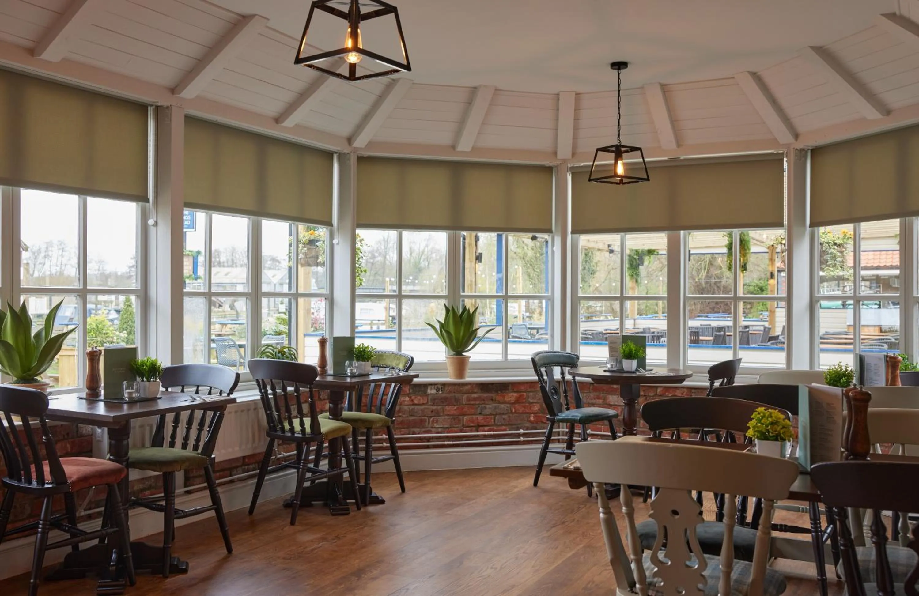 Restaurant/places to eat in The Kings Head Wroxham by Greene King Inns