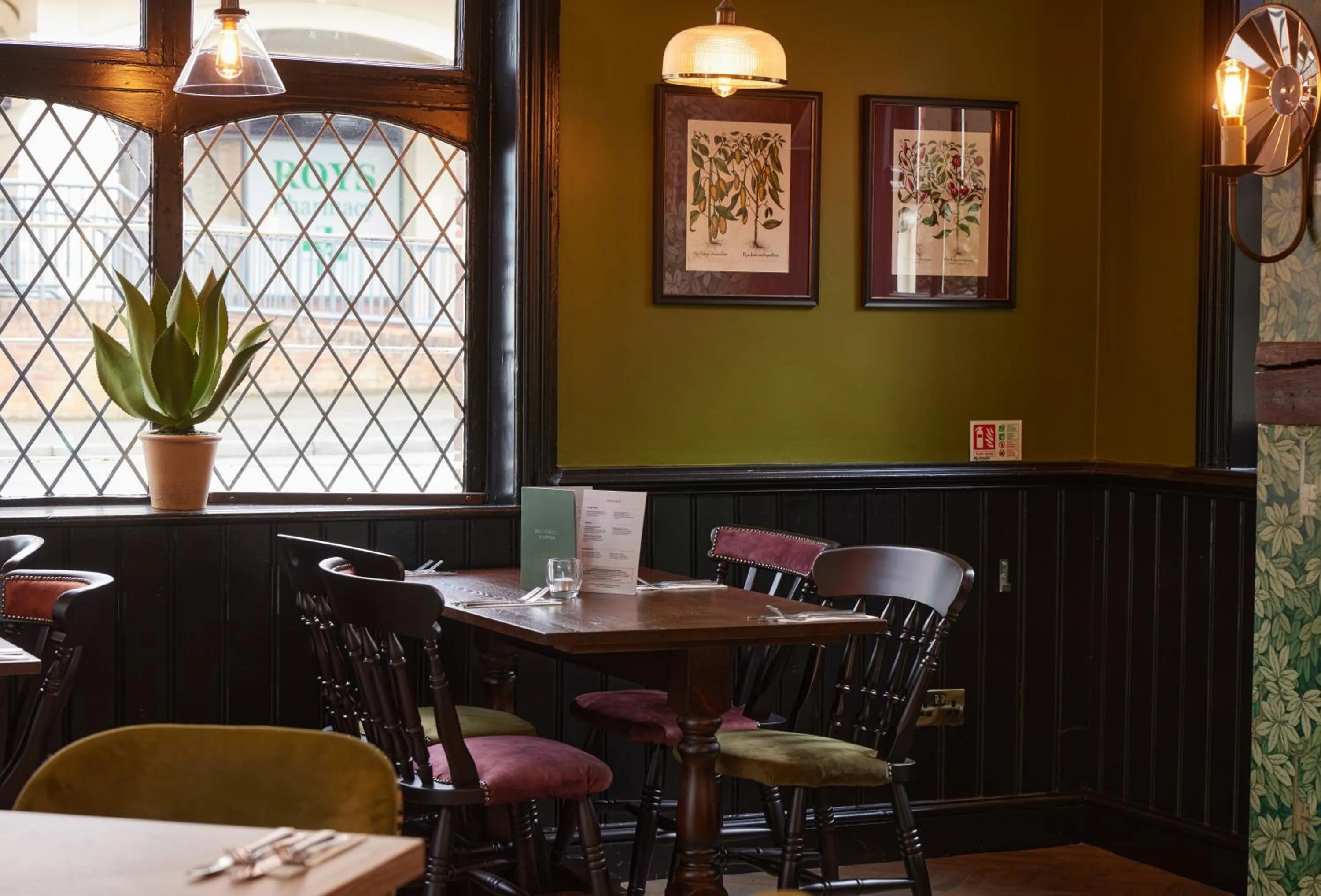 Restaurant/places to eat in The Kings Head Wroxham by Greene King Inns