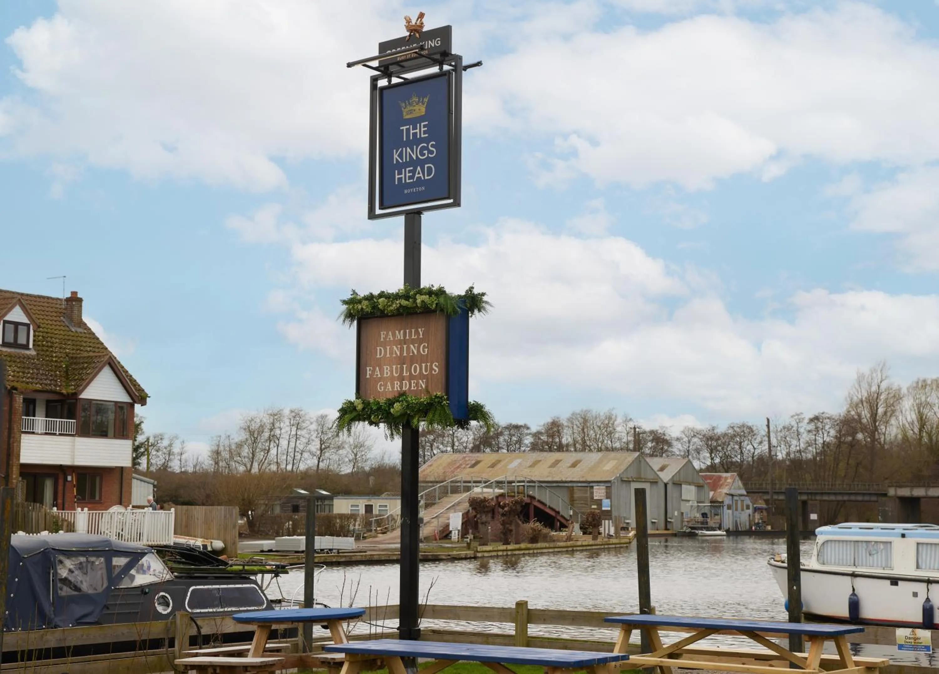 Logo/Certificate/Sign in The Kings Head Wroxham by Greene King Inns
