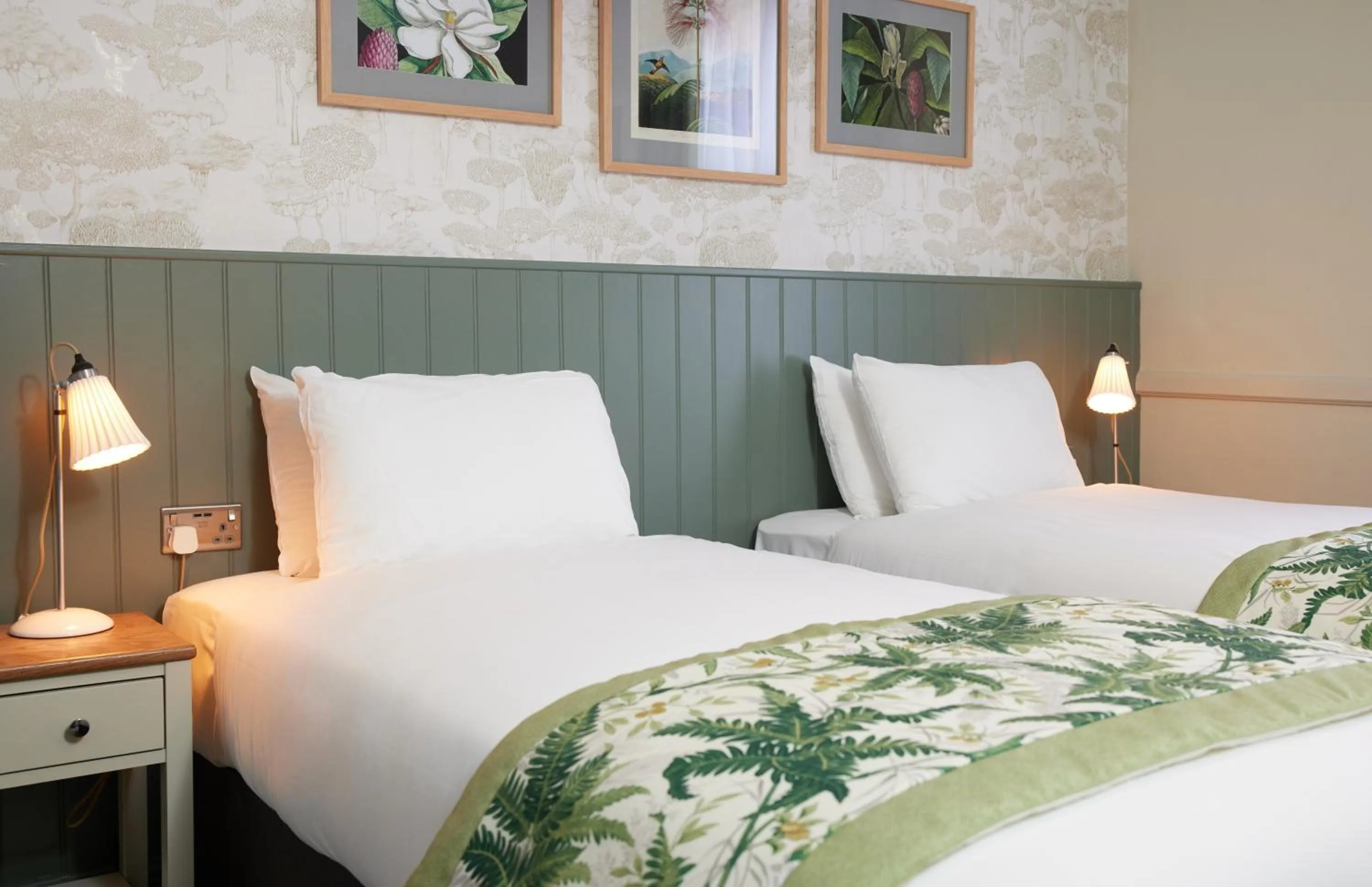 Bedroom, Bed in The Kings Head Wroxham by Greene King Inns
