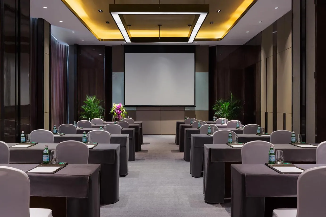 Meeting/conference room in Wanda Realm Hotel Wuhu