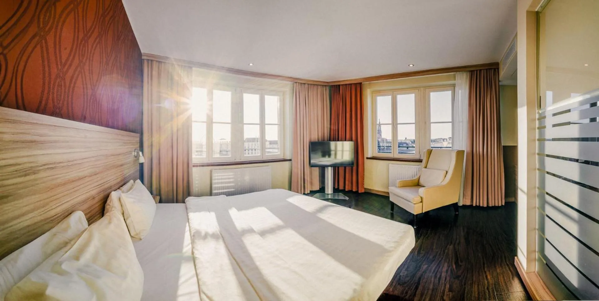 Photo of the whole room, Bed in Star G Hotel Premium Dresden Altmarkt