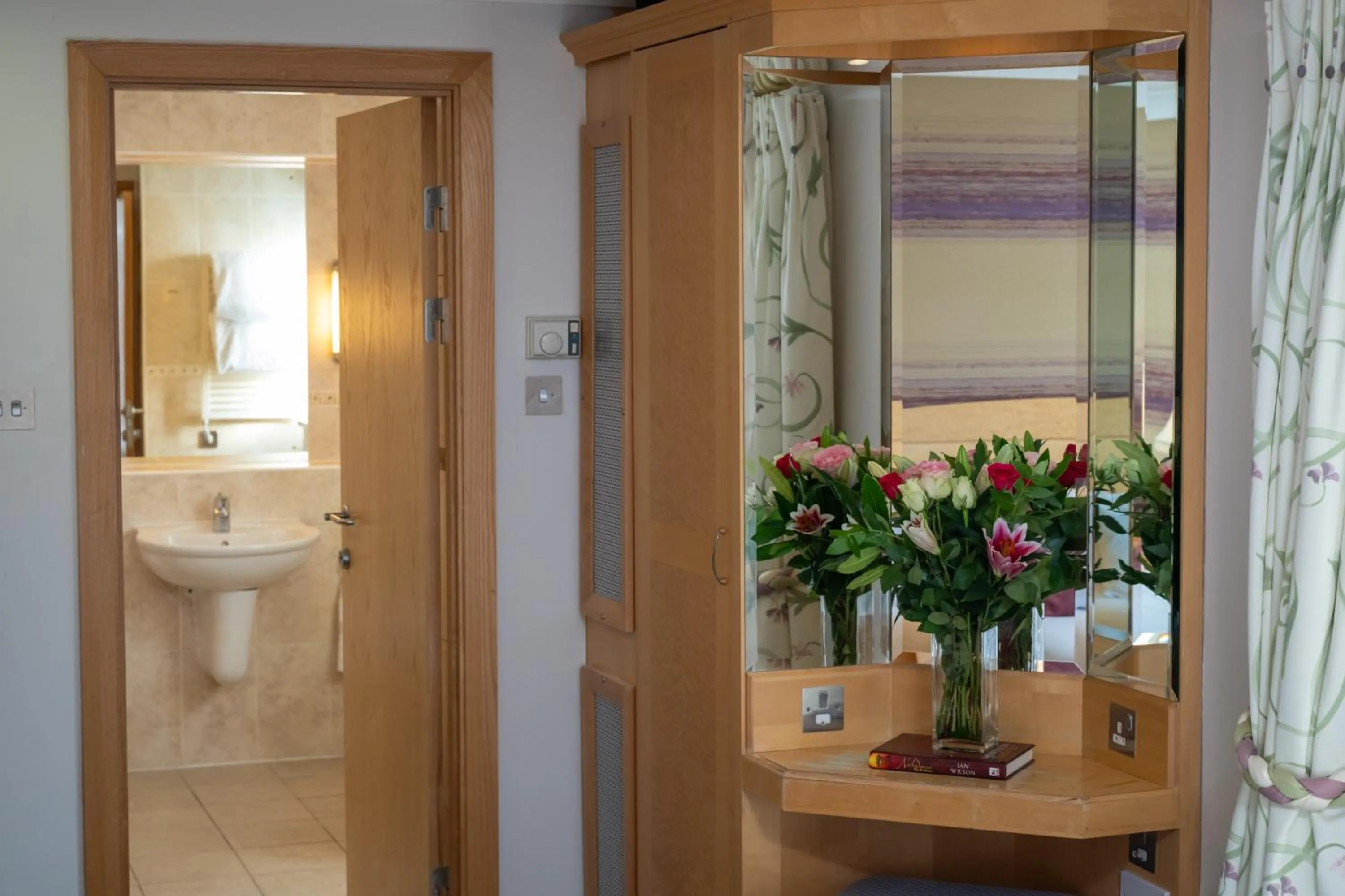 Bathroom in Hellidon Lakes Hotel